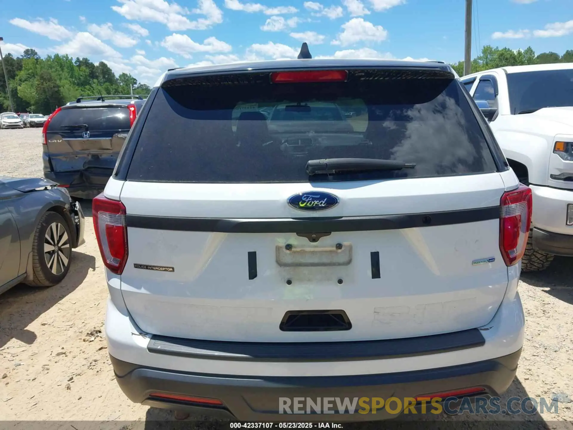 17 Photograph of a damaged car 1FM5K8AR3KGA29655 FORD POLICE INTERCEPTOR 2019