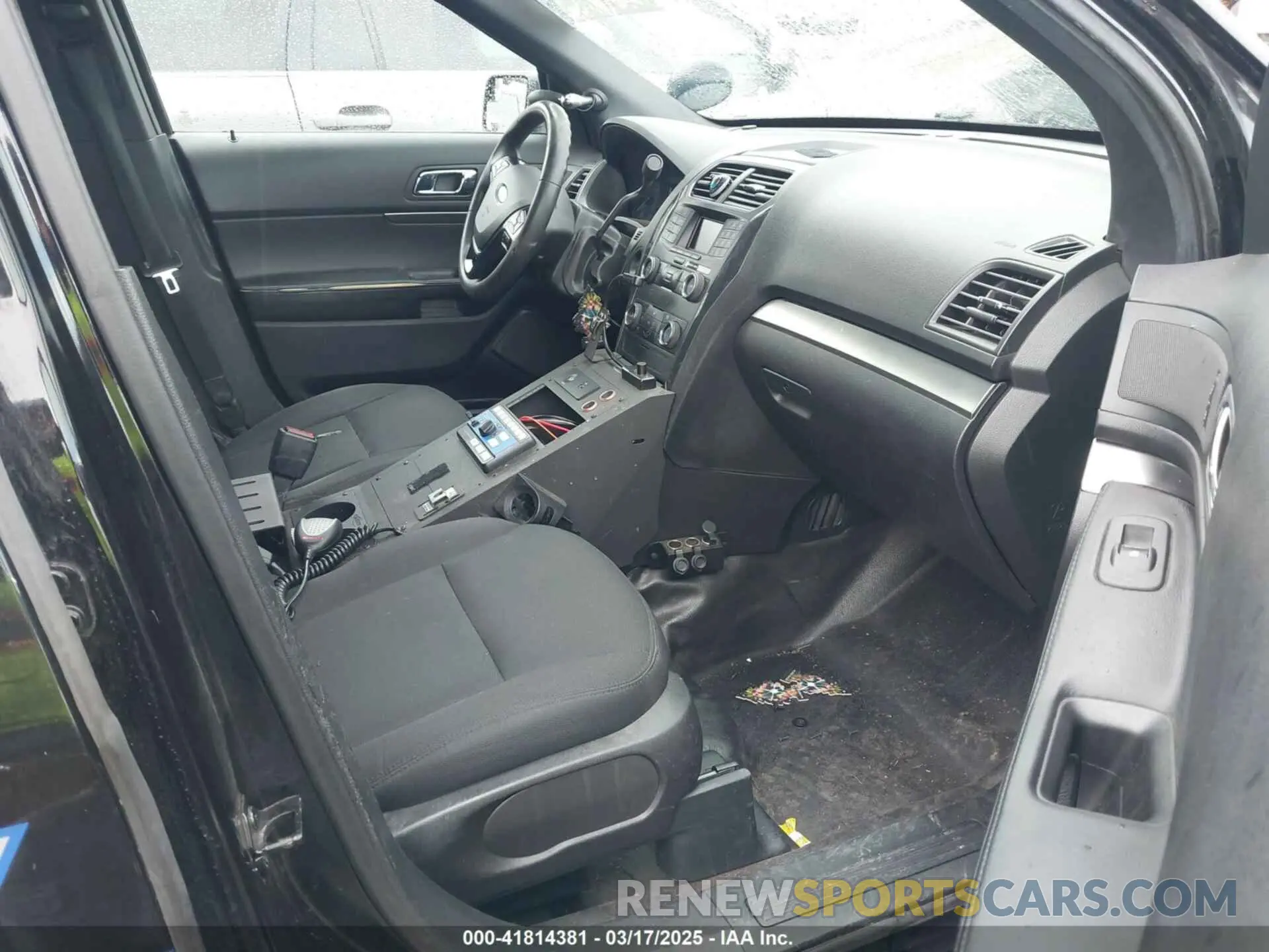 5 Photograph of a damaged car 1FM5K8AR4KGA20043 FORD POLICE INTERCEPTOR 2019