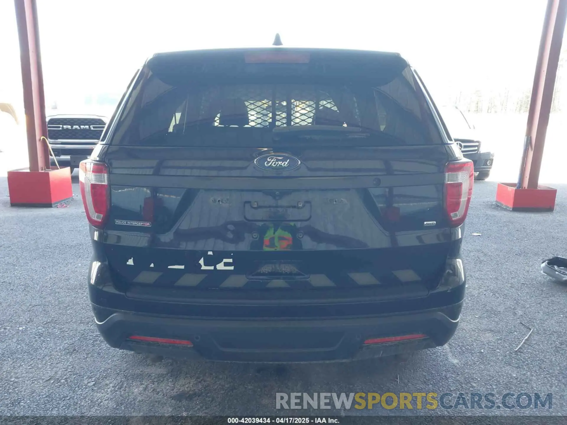 16 Photograph of a damaged car 1FM5K8AR4KGA20074 FORD POLICE INTERCEPTOR 2019