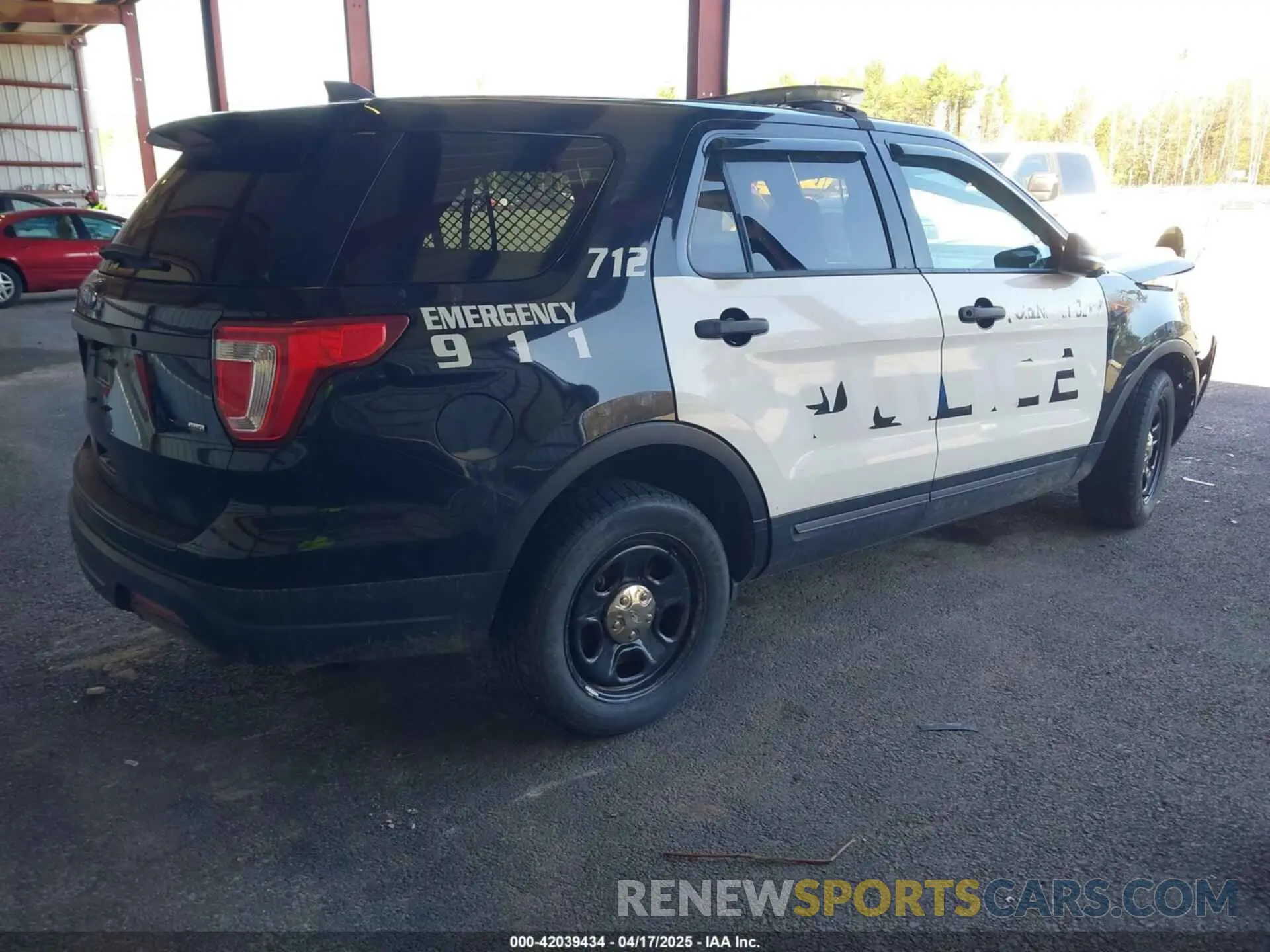 4 Photograph of a damaged car 1FM5K8AR4KGA20074 FORD POLICE INTERCEPTOR 2019