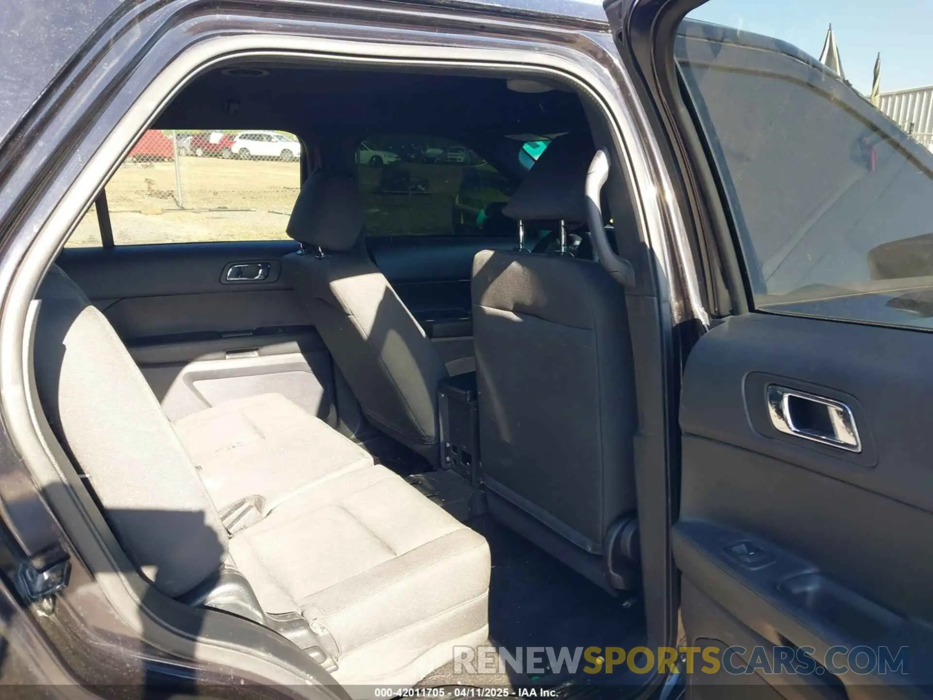 8 Photograph of a damaged car 1FM5K8AT0KGA31584 FORD POLICE INTERCEPTOR 2019