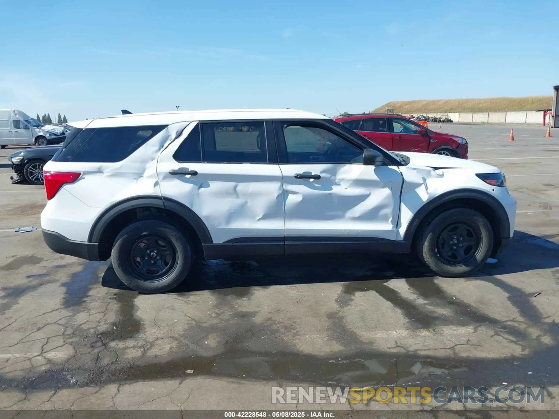 13 Photograph of a damaged car 1FM5K8AB1LGA84299 FORD POLICE INTERCEPTOR 2020