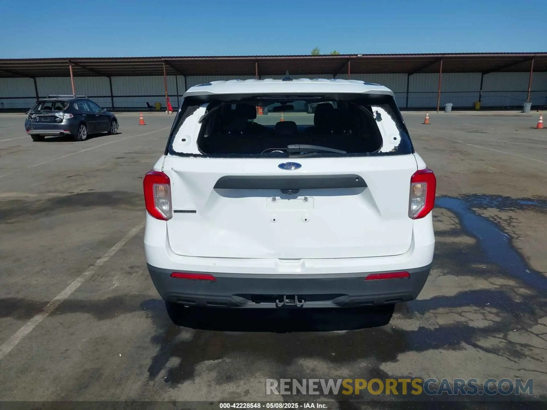 17 Photograph of a damaged car 1FM5K8AB1LGA84299 FORD POLICE INTERCEPTOR 2020