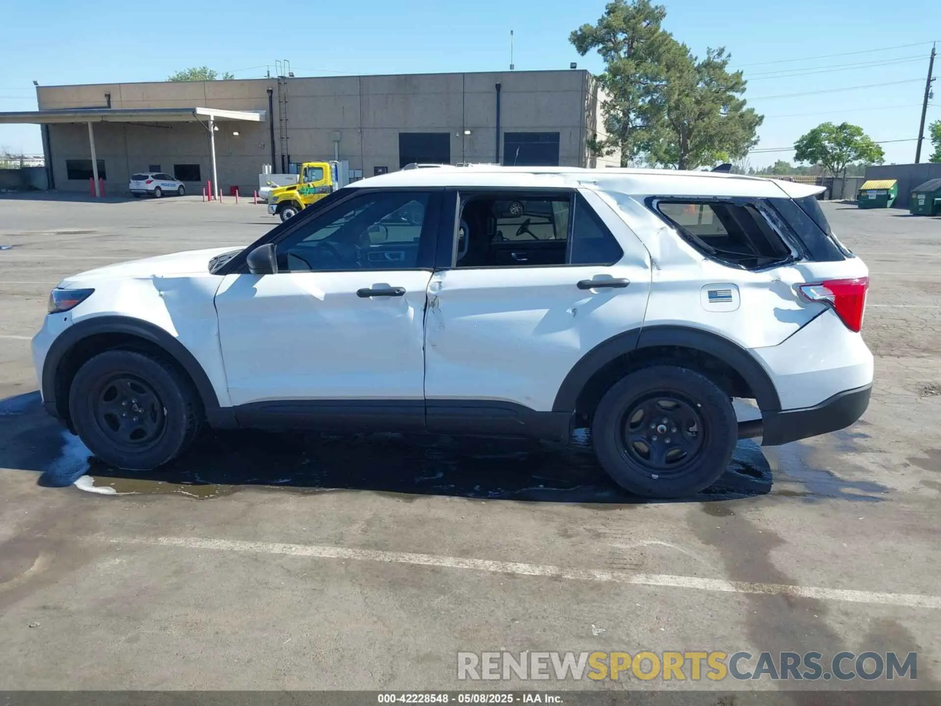 18 Photograph of a damaged car 1FM5K8AB1LGA84299 FORD POLICE INTERCEPTOR 2020
