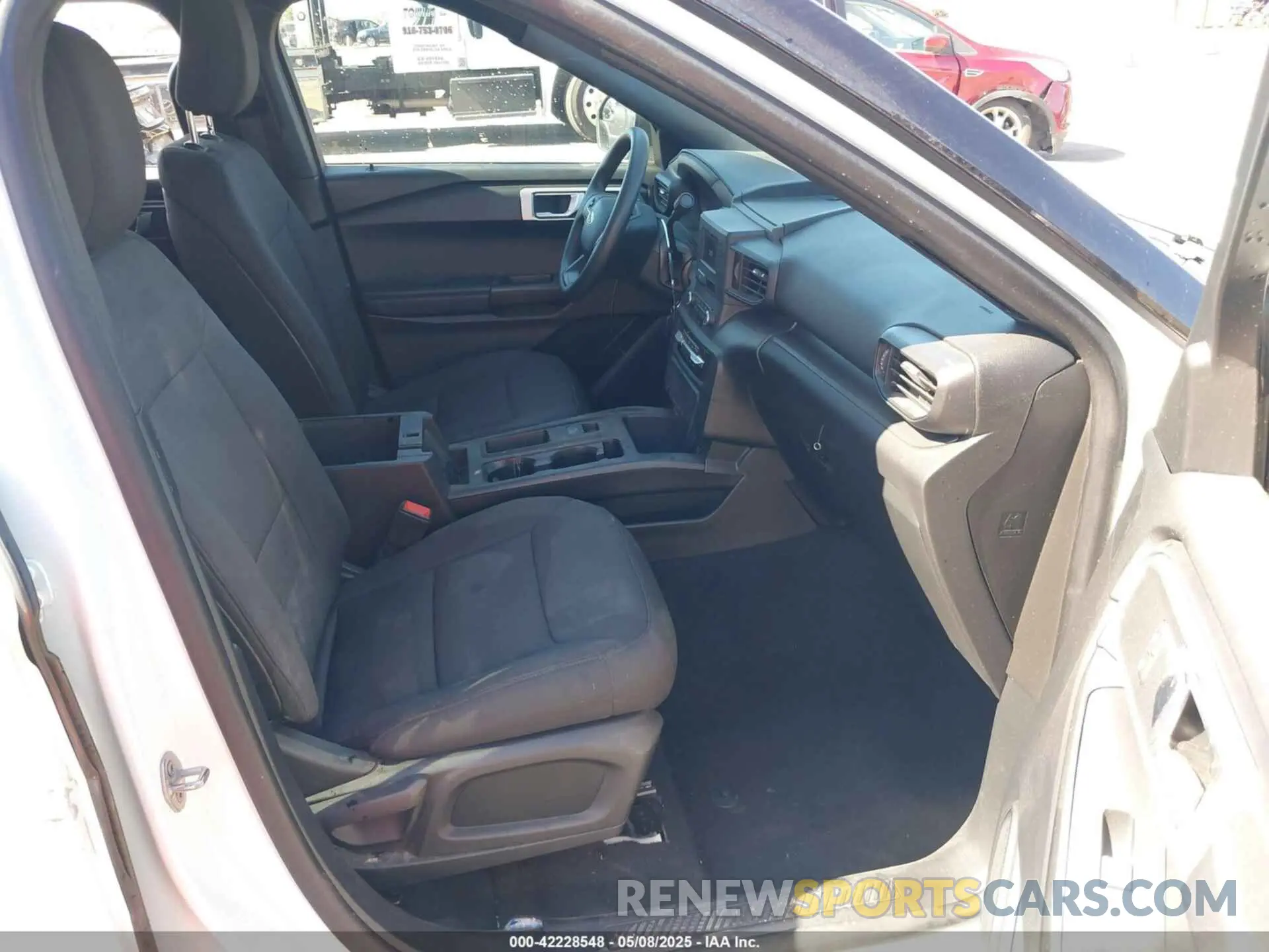 5 Photograph of a damaged car 1FM5K8AB1LGA84299 FORD POLICE INTERCEPTOR 2020