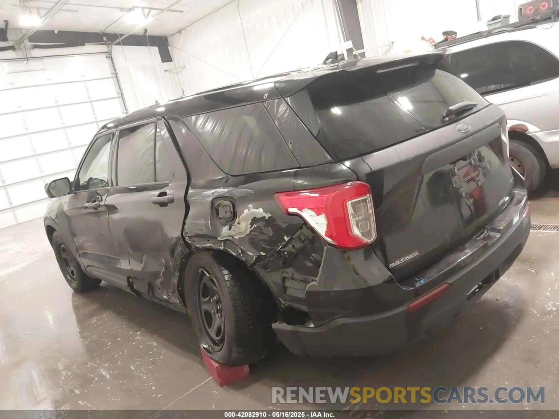 14 Photograph of a damaged car 1FM5K8AB2LGA97840 FORD POLICE INTERCEPTOR 2020