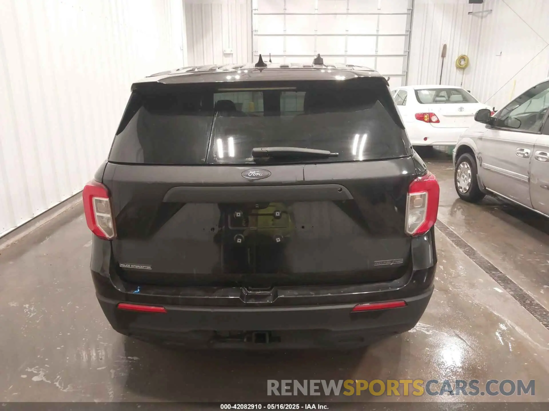 16 Photograph of a damaged car 1FM5K8AB2LGA97840 FORD POLICE INTERCEPTOR 2020