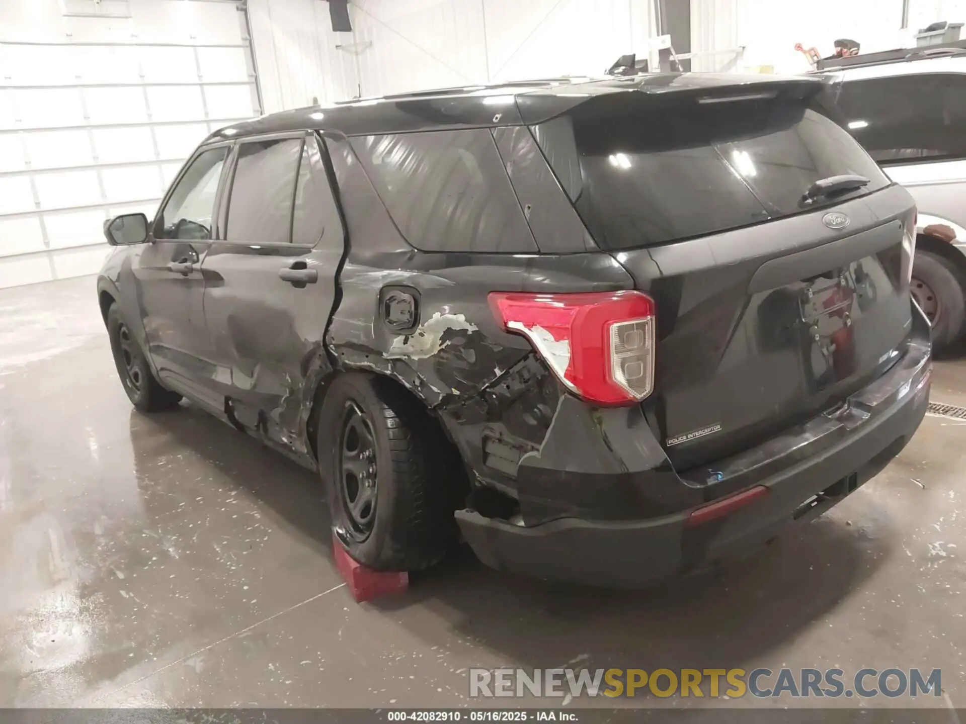 3 Photograph of a damaged car 1FM5K8AB2LGA97840 FORD POLICE INTERCEPTOR 2020