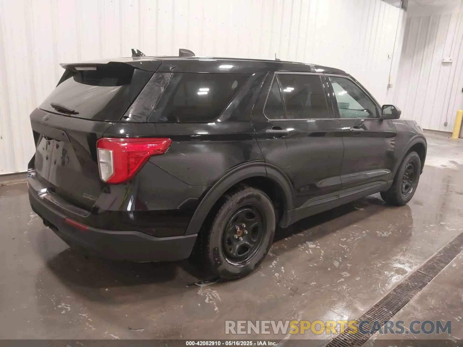4 Photograph of a damaged car 1FM5K8AB2LGA97840 FORD POLICE INTERCEPTOR 2020