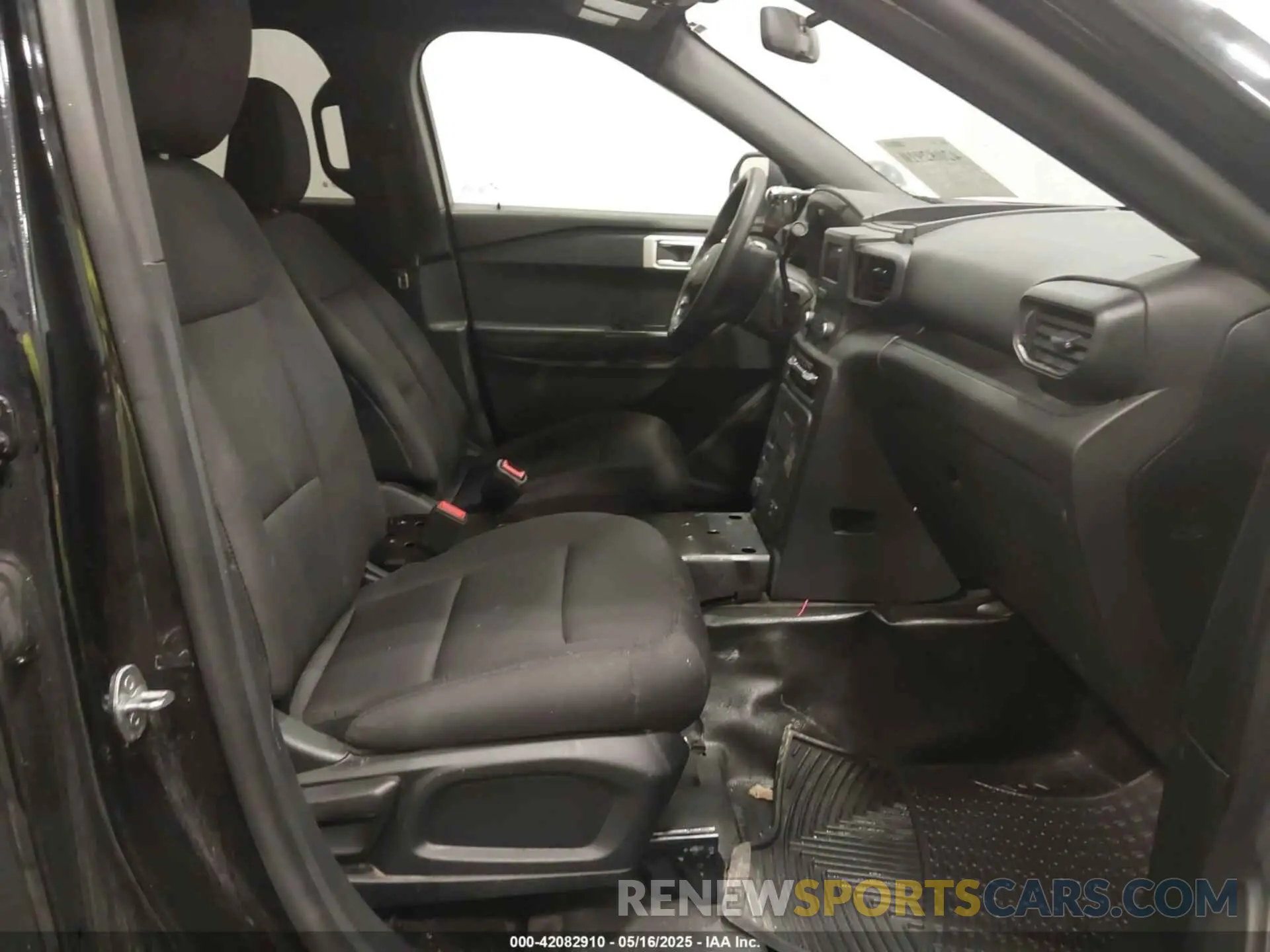 5 Photograph of a damaged car 1FM5K8AB2LGA97840 FORD POLICE INTERCEPTOR 2020