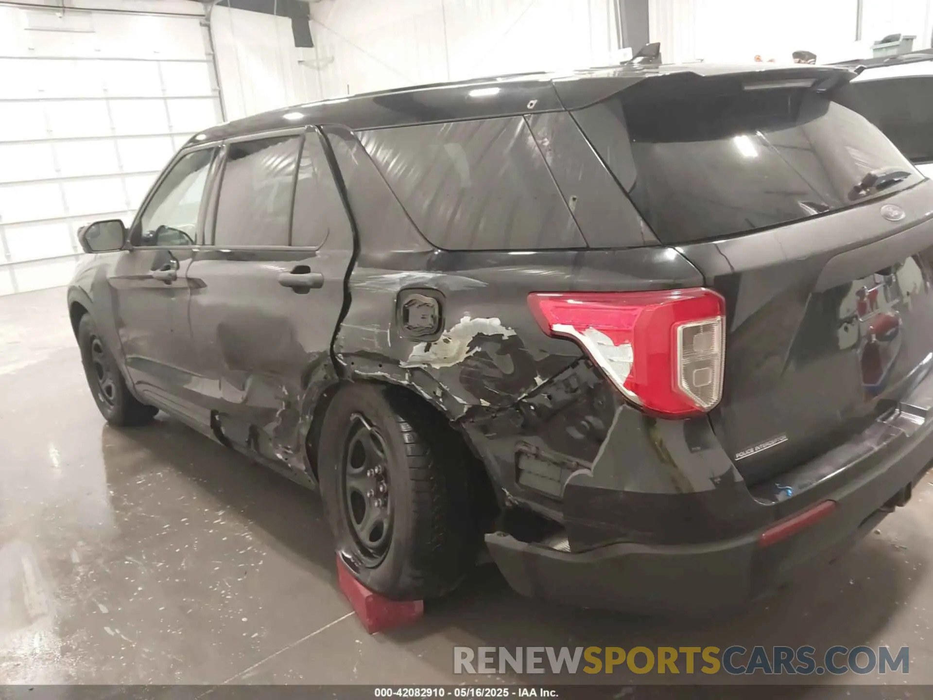 6 Photograph of a damaged car 1FM5K8AB2LGA97840 FORD POLICE INTERCEPTOR 2020