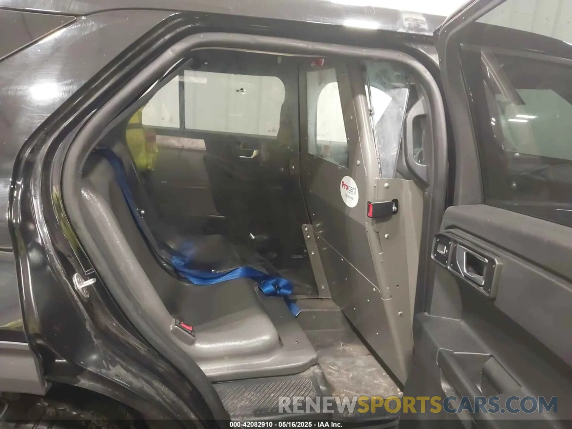 8 Photograph of a damaged car 1FM5K8AB2LGA97840 FORD POLICE INTERCEPTOR 2020