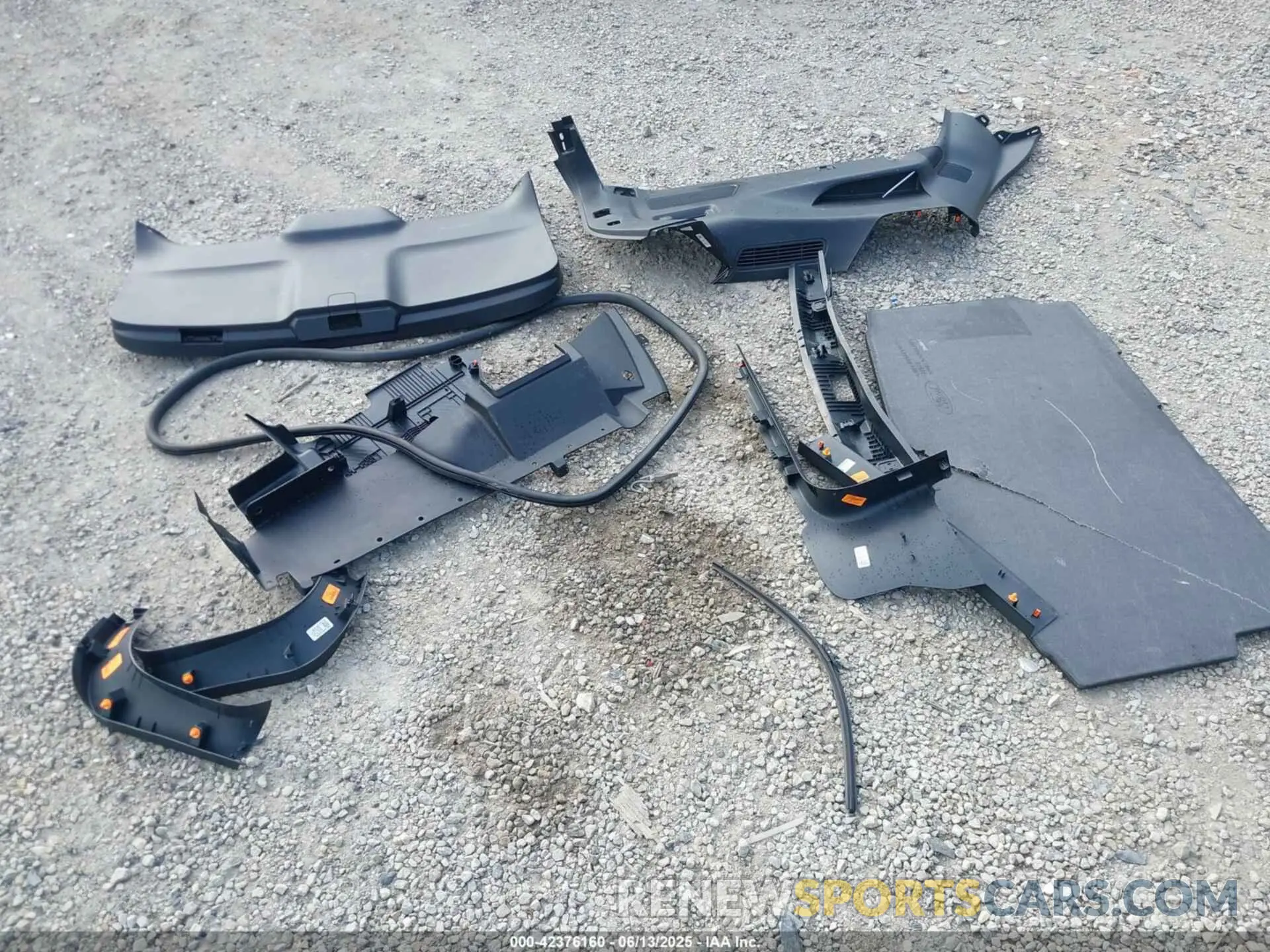 12 Photograph of a damaged car 1FM5K8AB4LGD08147 FORD POLICE INTERCEPTOR 2020