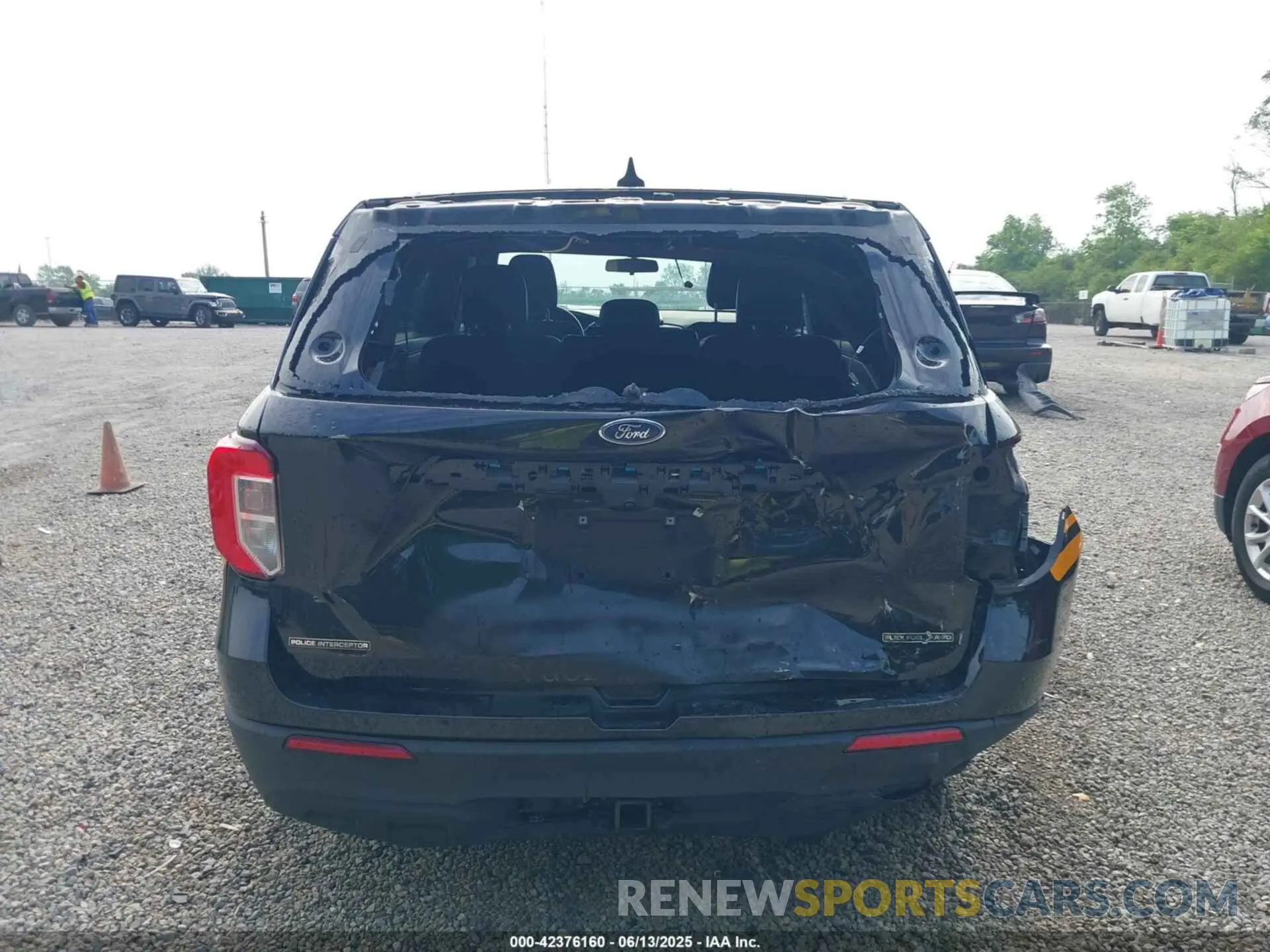 17 Photograph of a damaged car 1FM5K8AB4LGD08147 FORD POLICE INTERCEPTOR 2020