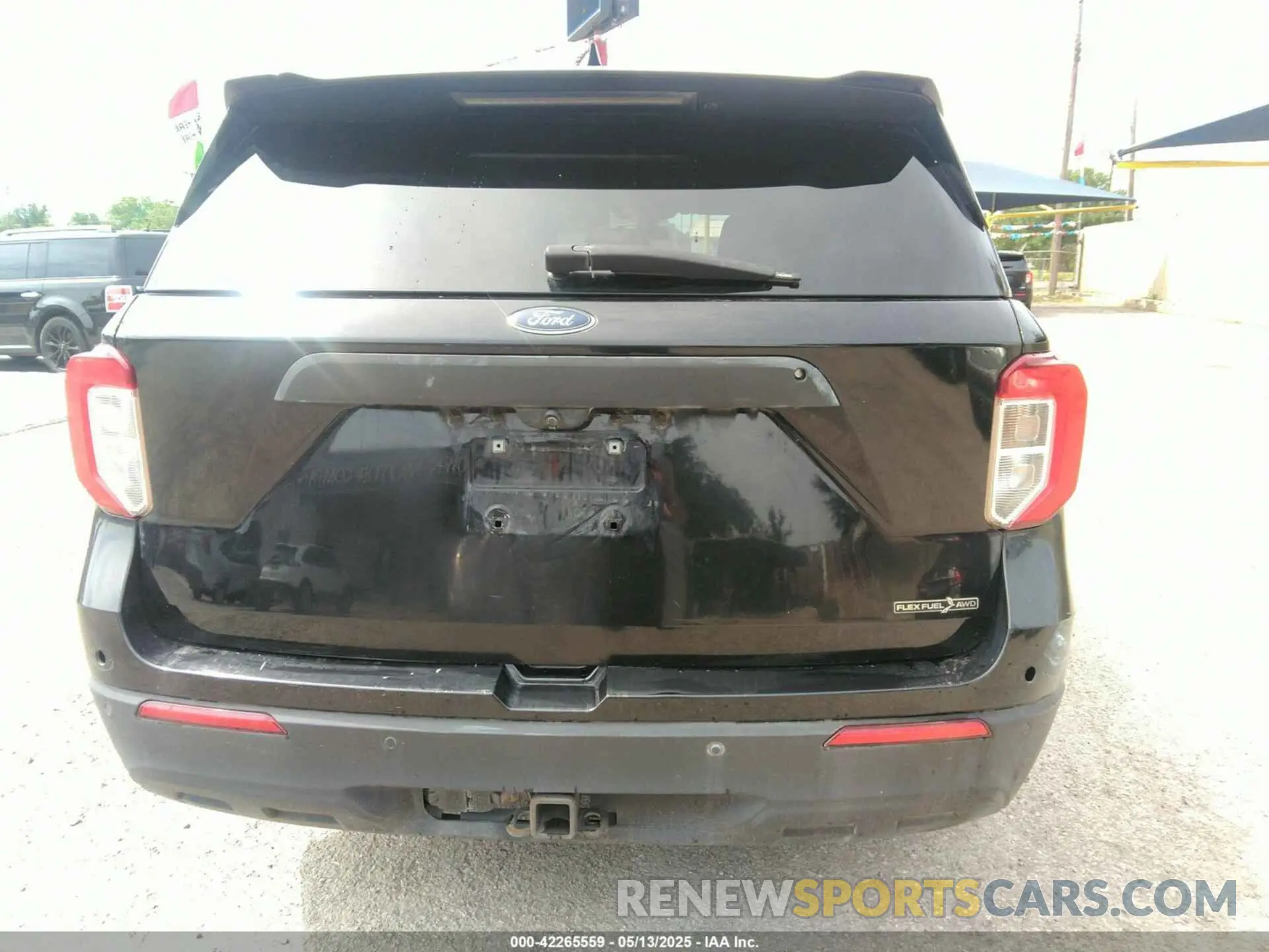 16 Photograph of a damaged car 1FM5K8AB9LGB85123 FORD POLICE INTERCEPTOR 2020