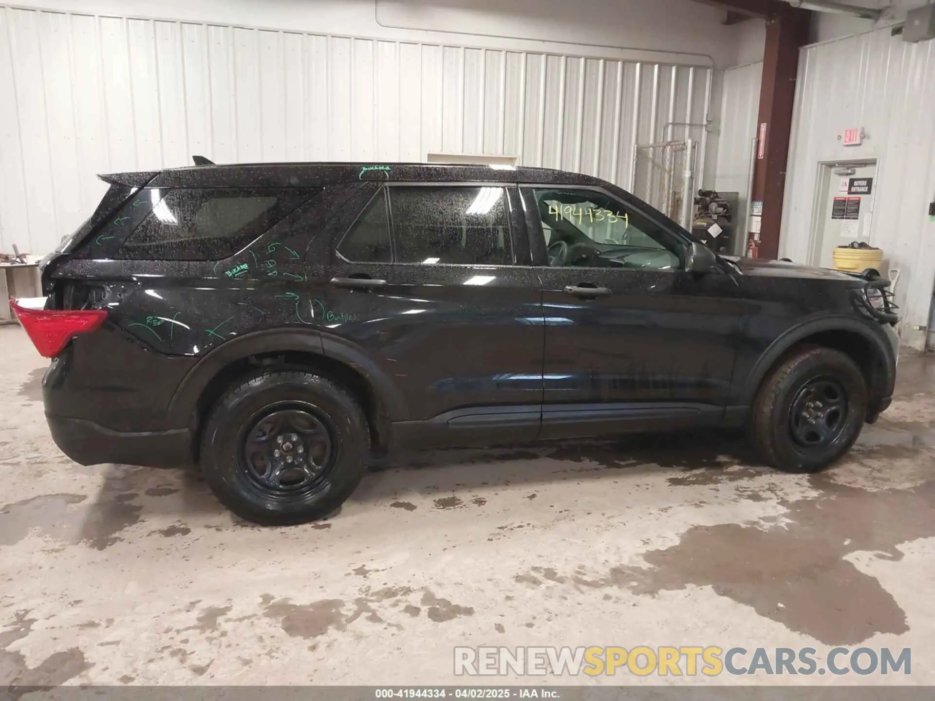 13 Photograph of a damaged car 1FM5K8AW2LGD00101 FORD POLICE INTERCEPTOR 2020