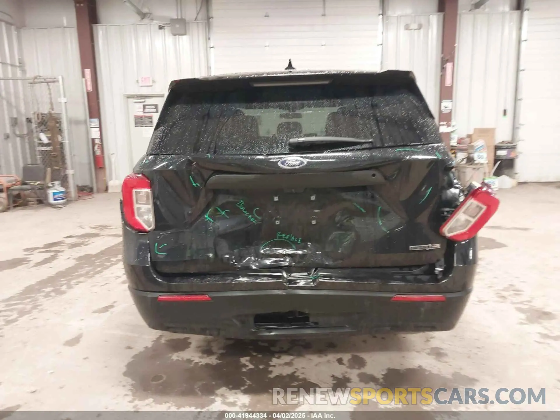 16 Photograph of a damaged car 1FM5K8AW2LGD00101 FORD POLICE INTERCEPTOR 2020