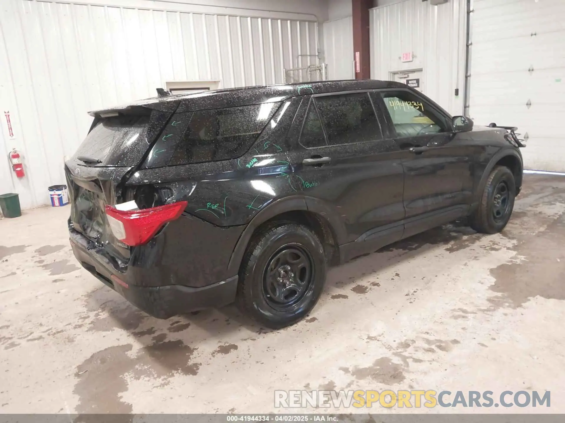 4 Photograph of a damaged car 1FM5K8AW2LGD00101 FORD POLICE INTERCEPTOR 2020