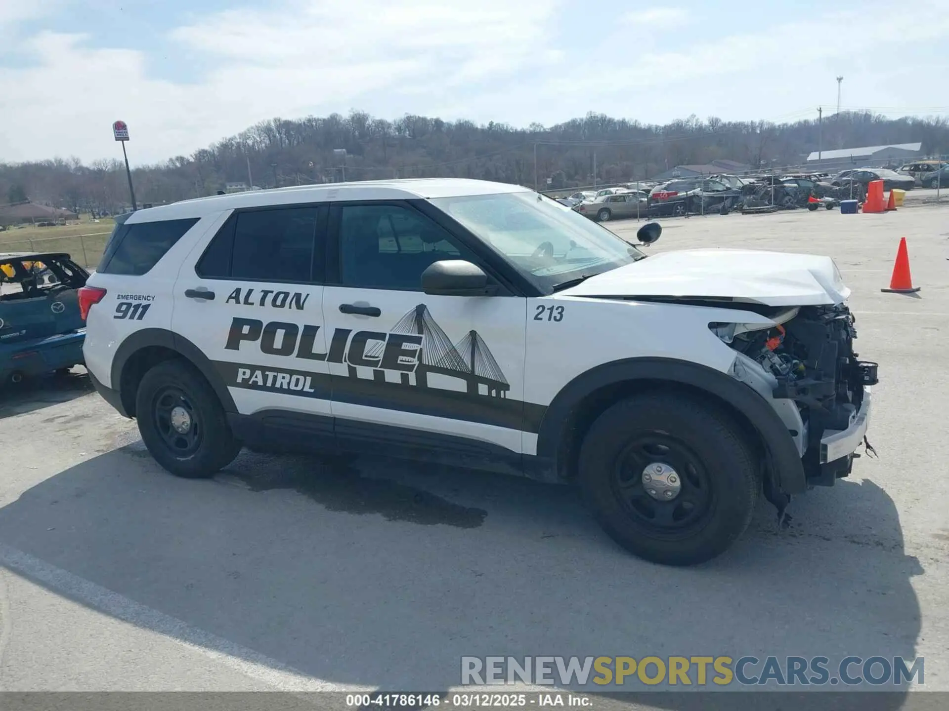 13 Photograph of a damaged car 1FM5K8AW5LGC67871 FORD POLICE INTERCEPTOR 2020