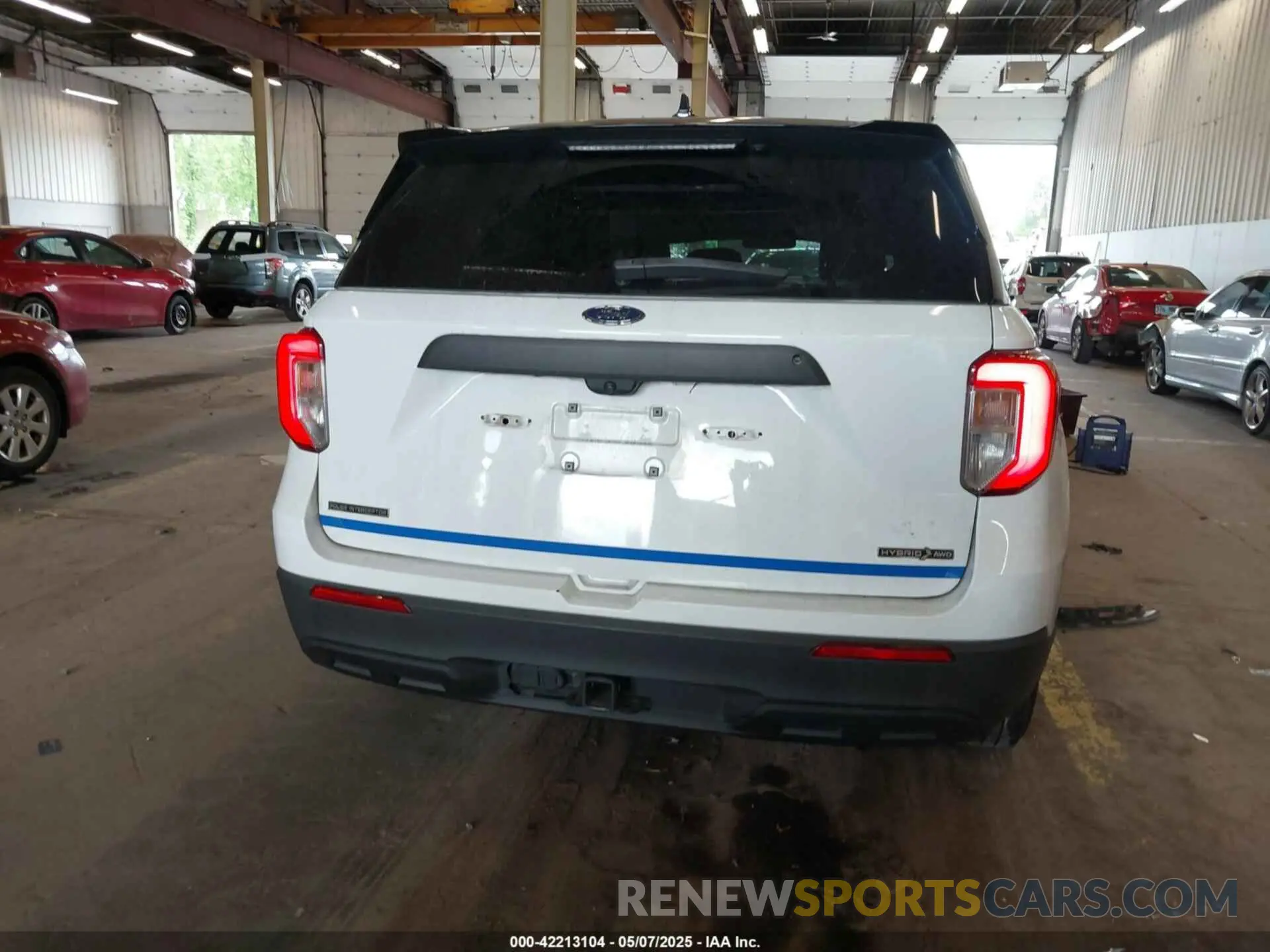 17 Photograph of a damaged car 1FM5K8AWXLGA84448 FORD POLICE INTERCEPTOR 2020