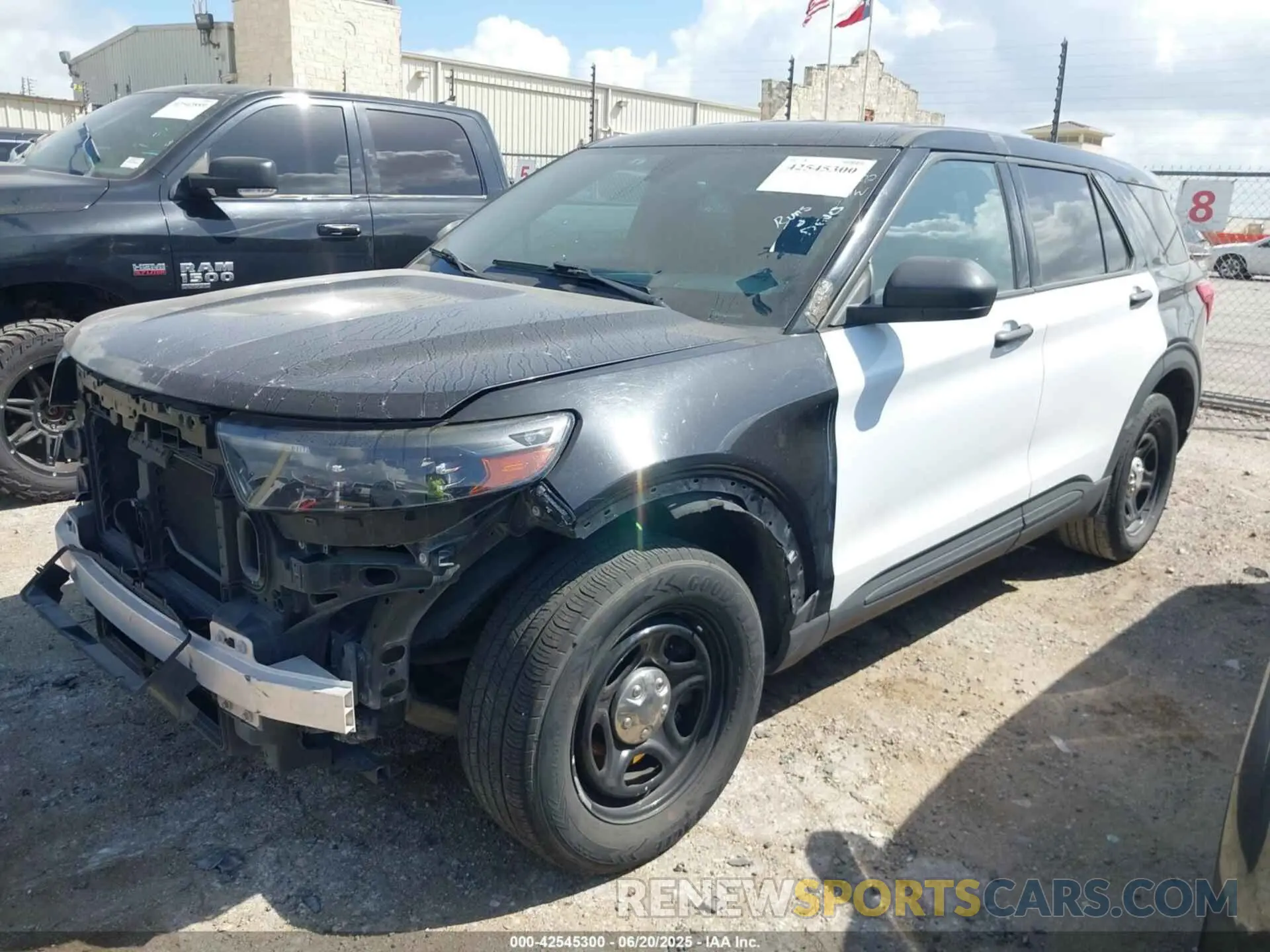2 Photograph of a damaged car 1FM5K8AB2MGB04688 FORD POLICE INTERCEPTOR 2021