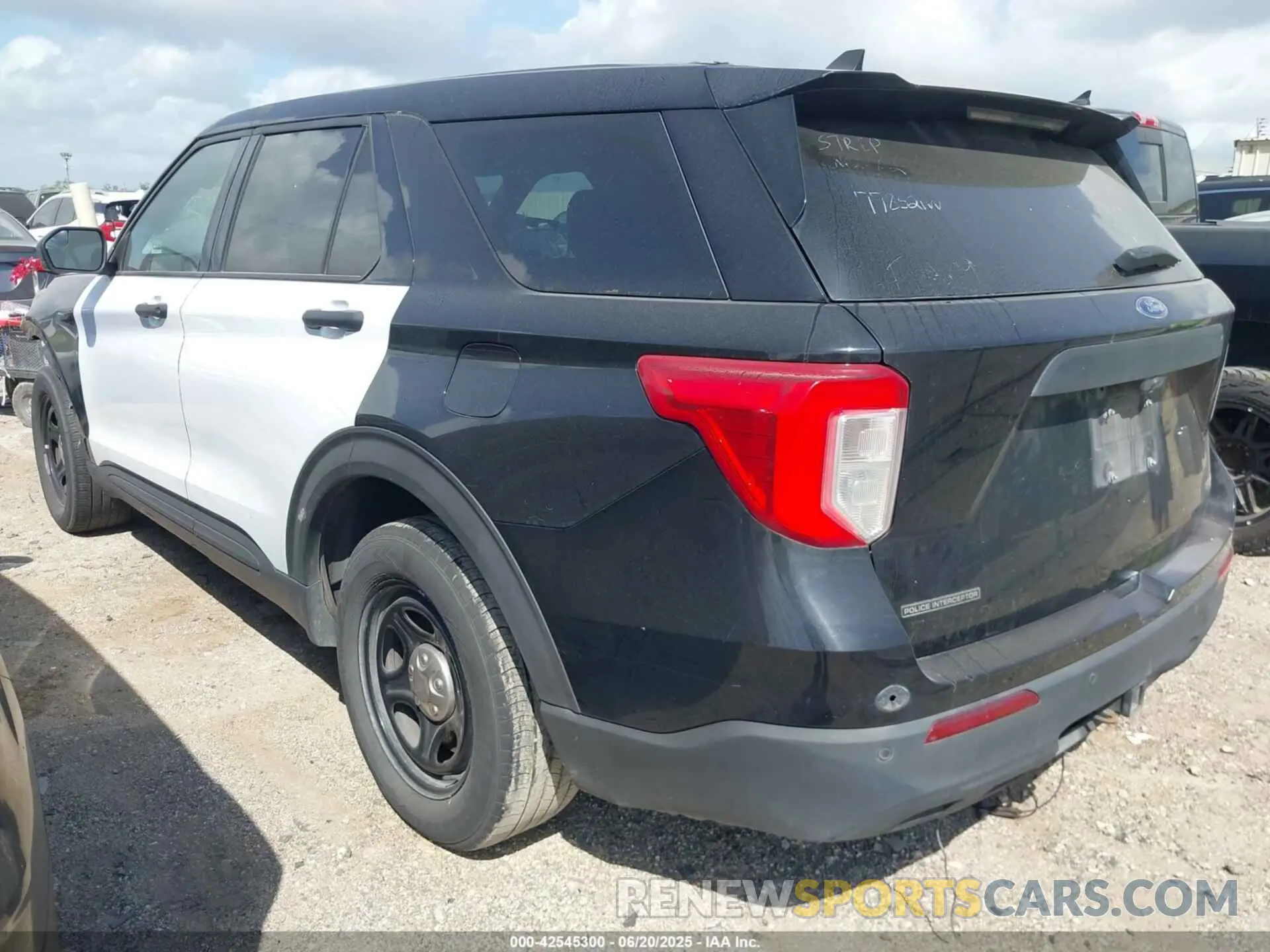 3 Photograph of a damaged car 1FM5K8AB2MGB04688 FORD POLICE INTERCEPTOR 2021