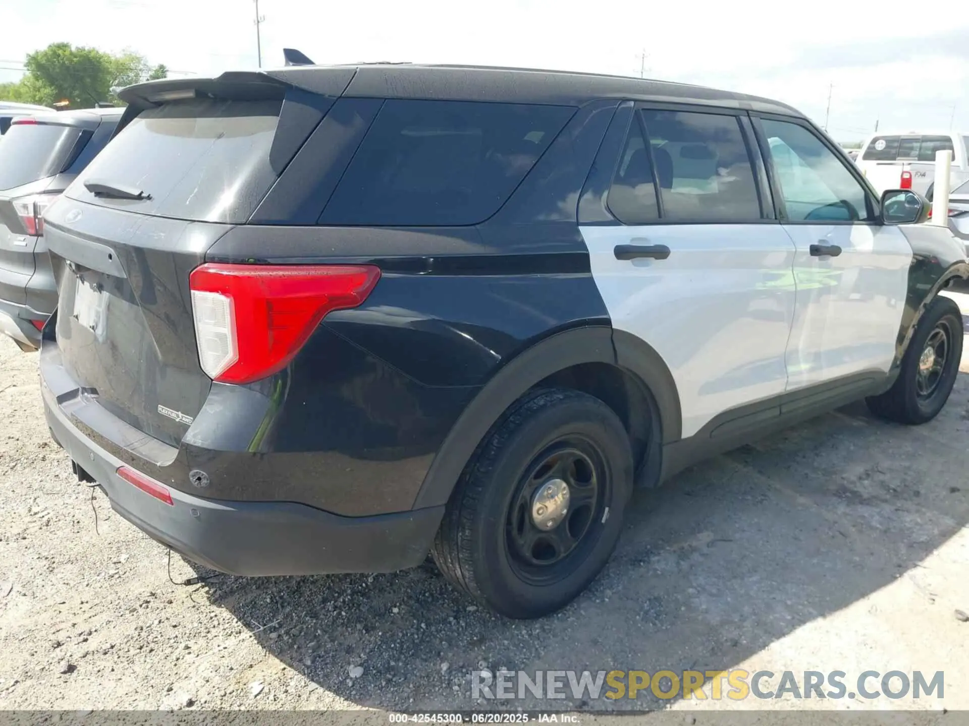 4 Photograph of a damaged car 1FM5K8AB2MGB04688 FORD POLICE INTERCEPTOR 2021