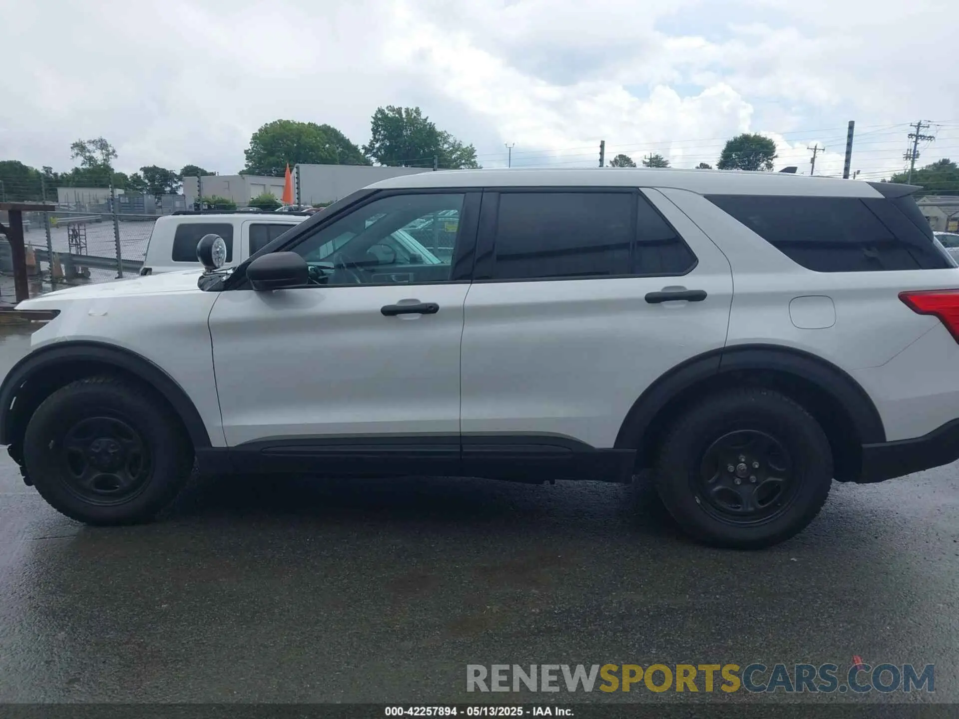 14 Photograph of a damaged car 1FM5K8AB4MGC31524 FORD POLICE INTERCEPTOR 2021