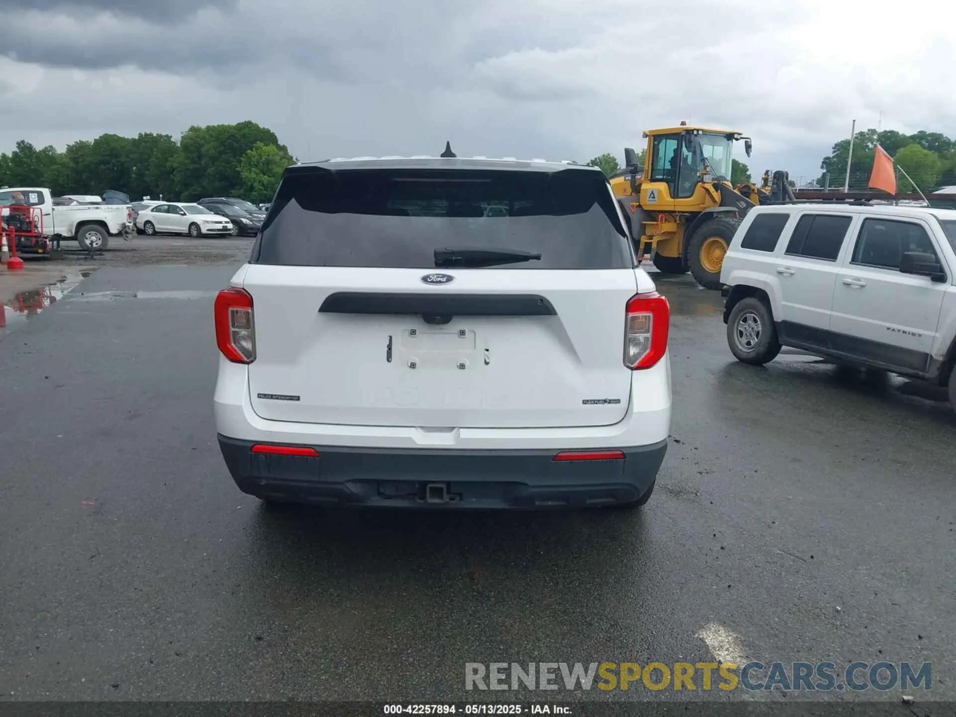 16 Photograph of a damaged car 1FM5K8AB4MGC31524 FORD POLICE INTERCEPTOR 2021