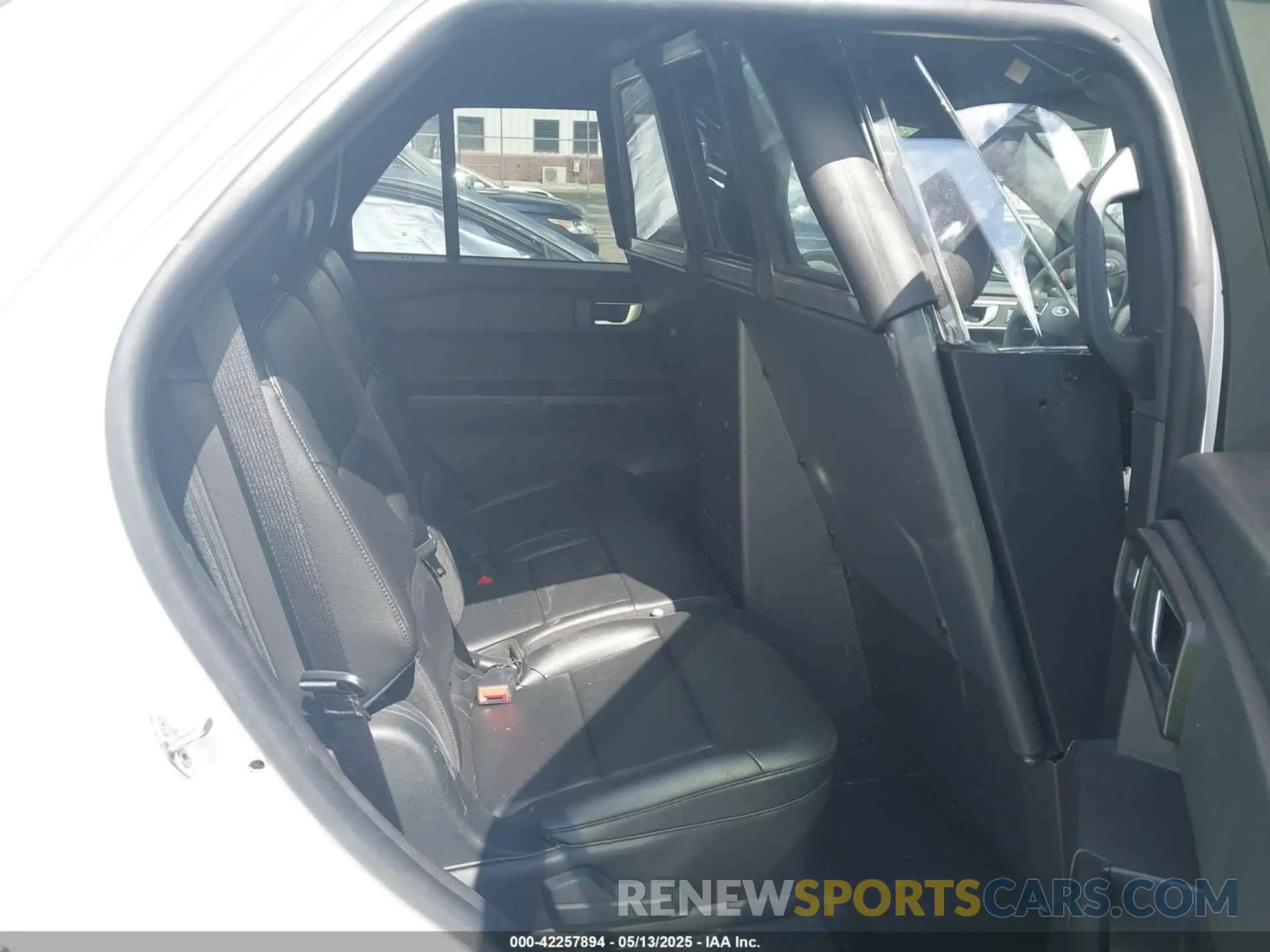 8 Photograph of a damaged car 1FM5K8AB4MGC31524 FORD POLICE INTERCEPTOR 2021