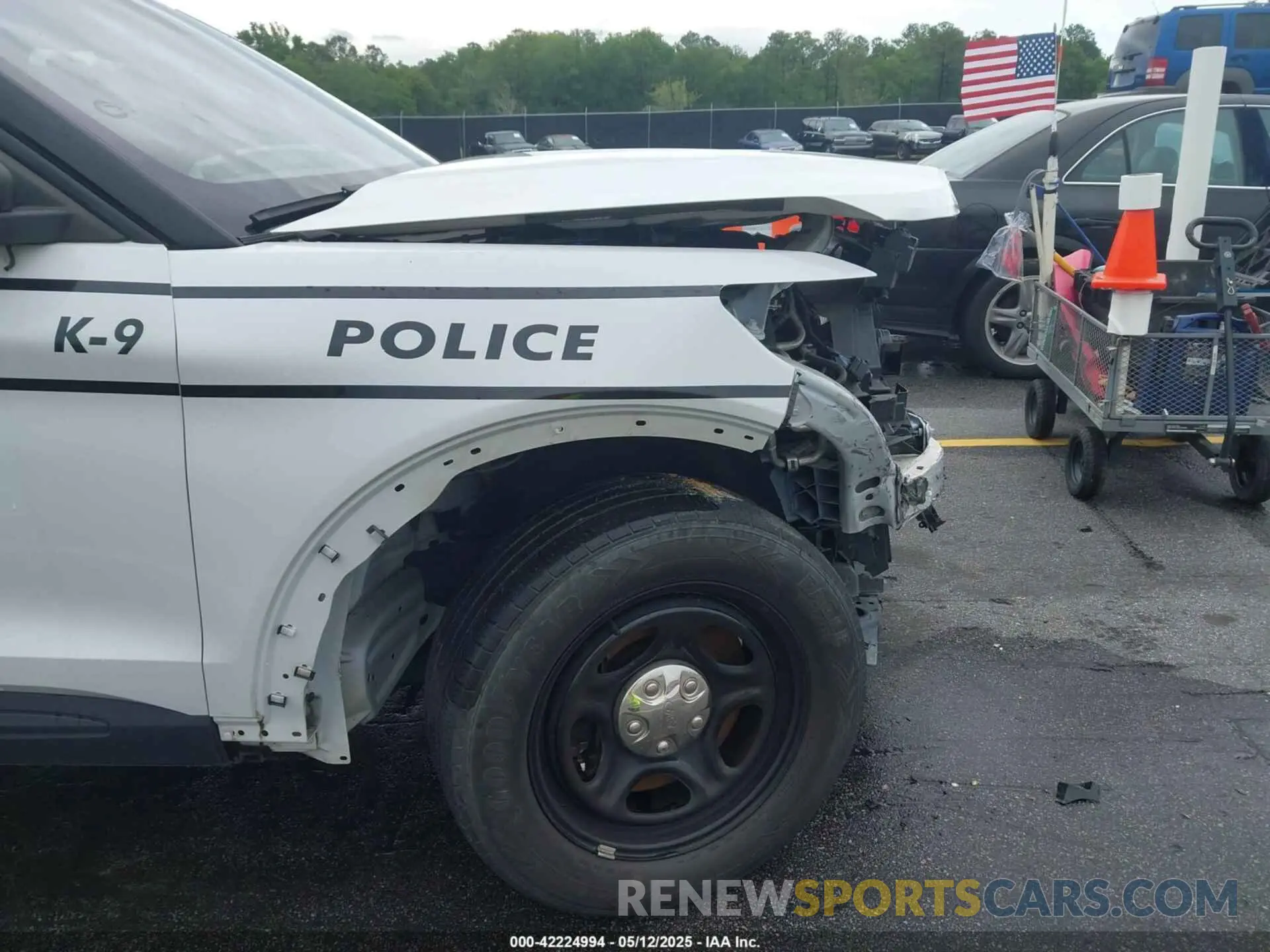18 Photograph of a damaged car 1FM5K8AB5MGA19375 FORD POLICE INTERCEPTOR 2021