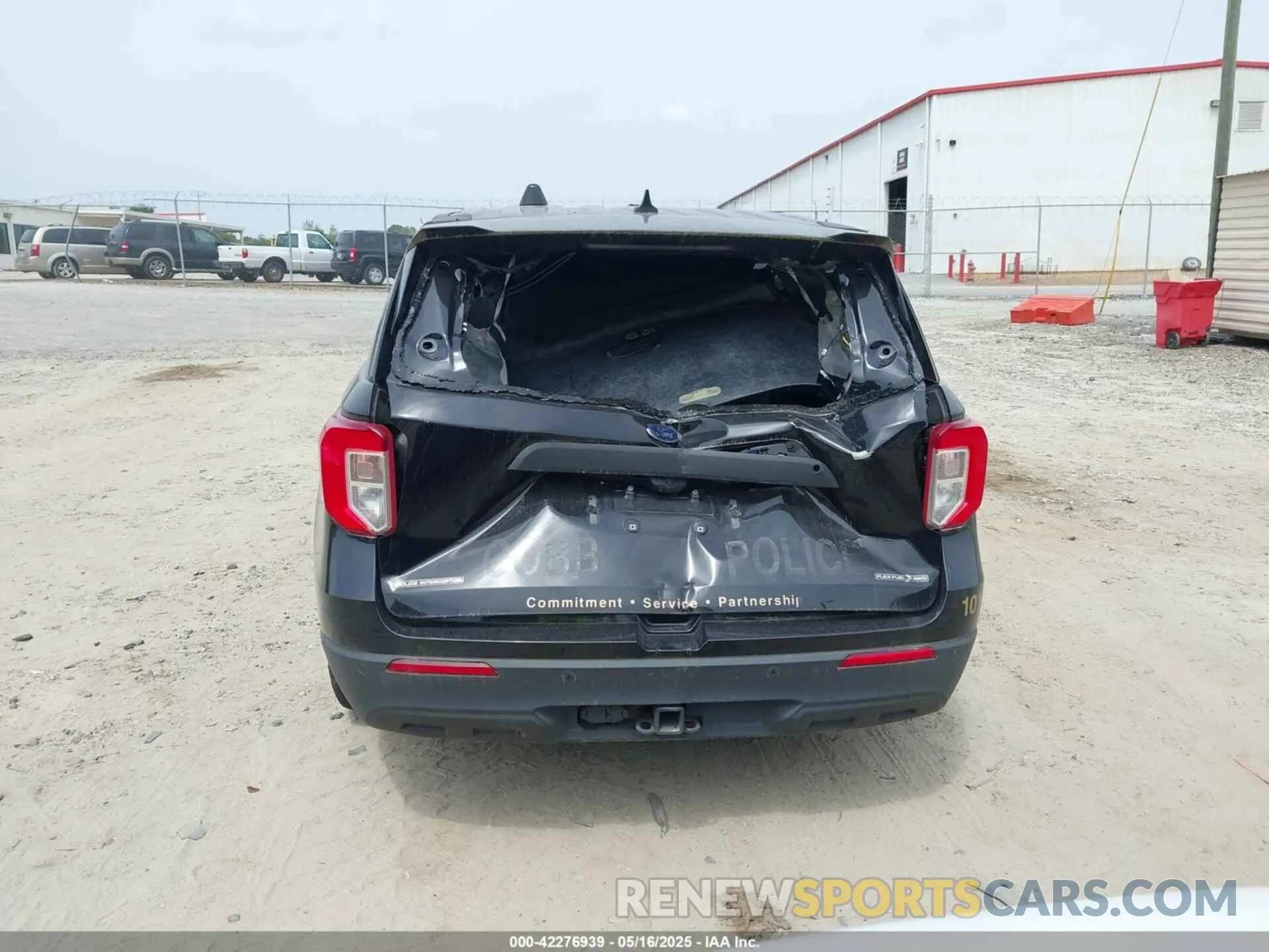 17 Photograph of a damaged car 1FM5K8AB5MGB99053 FORD POLICE INTERCEPTOR 2021
