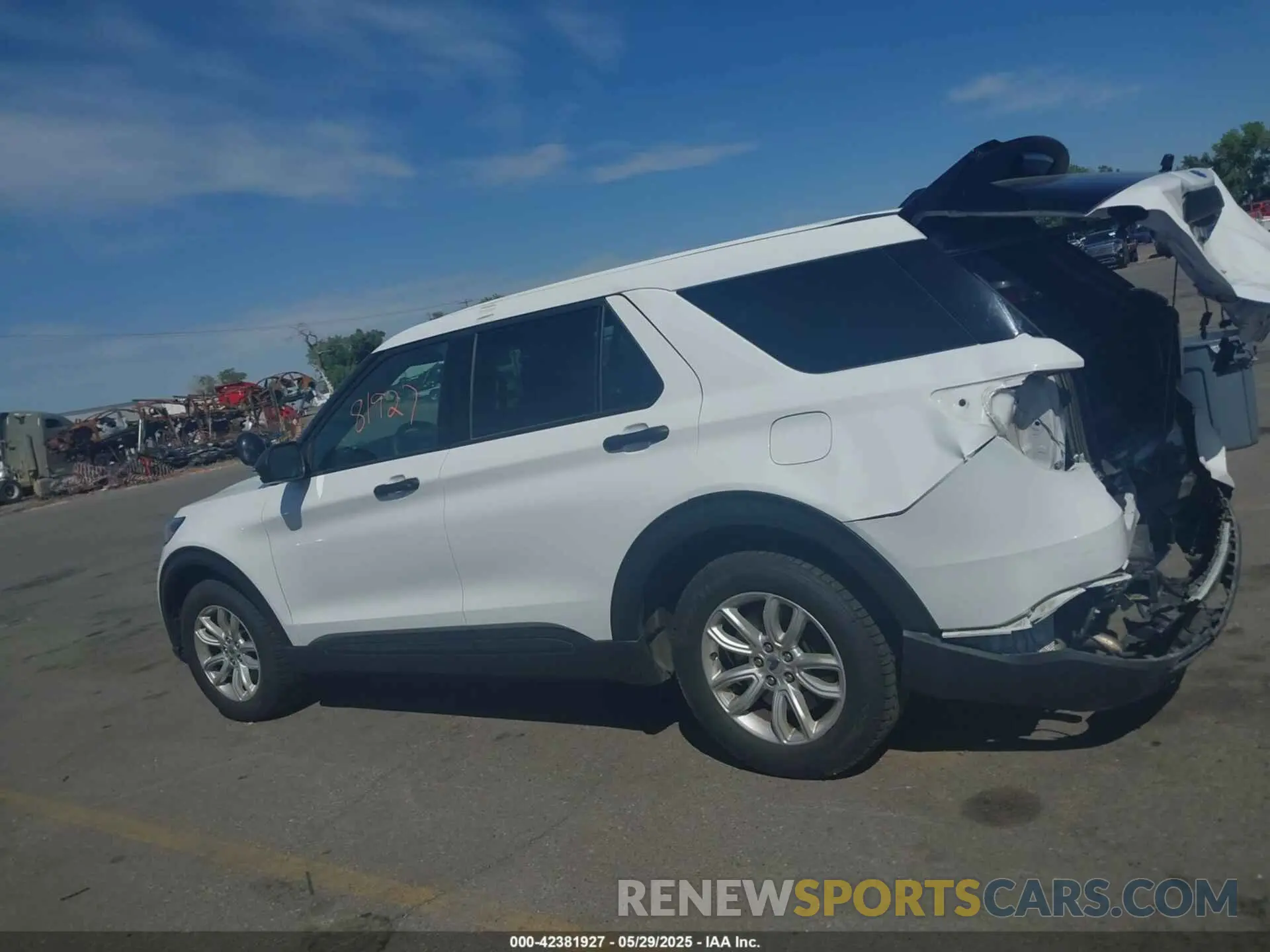 14 Photograph of a damaged car 1FM5K8AC7MGC20798 FORD POLICE INTERCEPTOR 2021