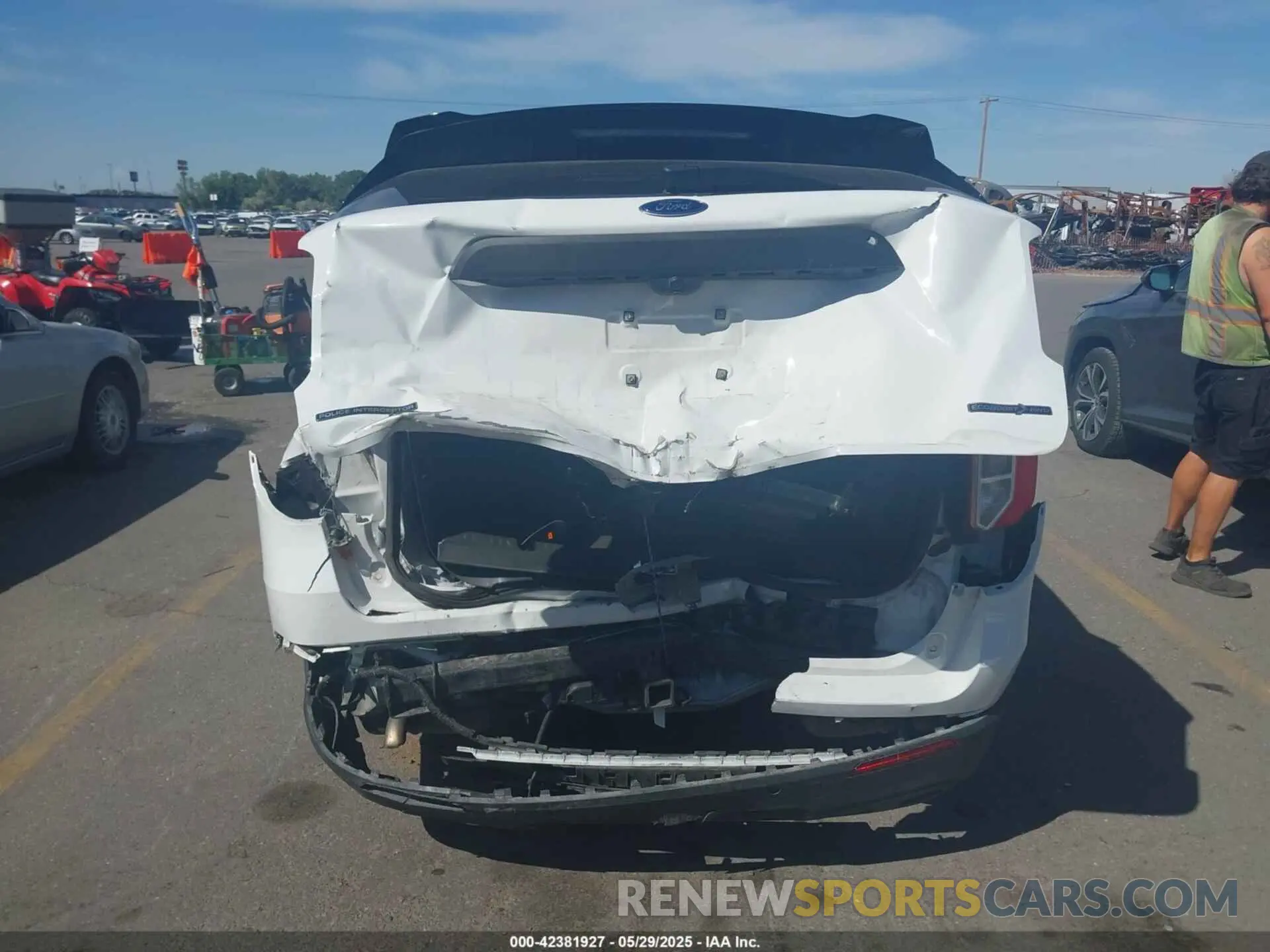 16 Photograph of a damaged car 1FM5K8AC7MGC20798 FORD POLICE INTERCEPTOR 2021