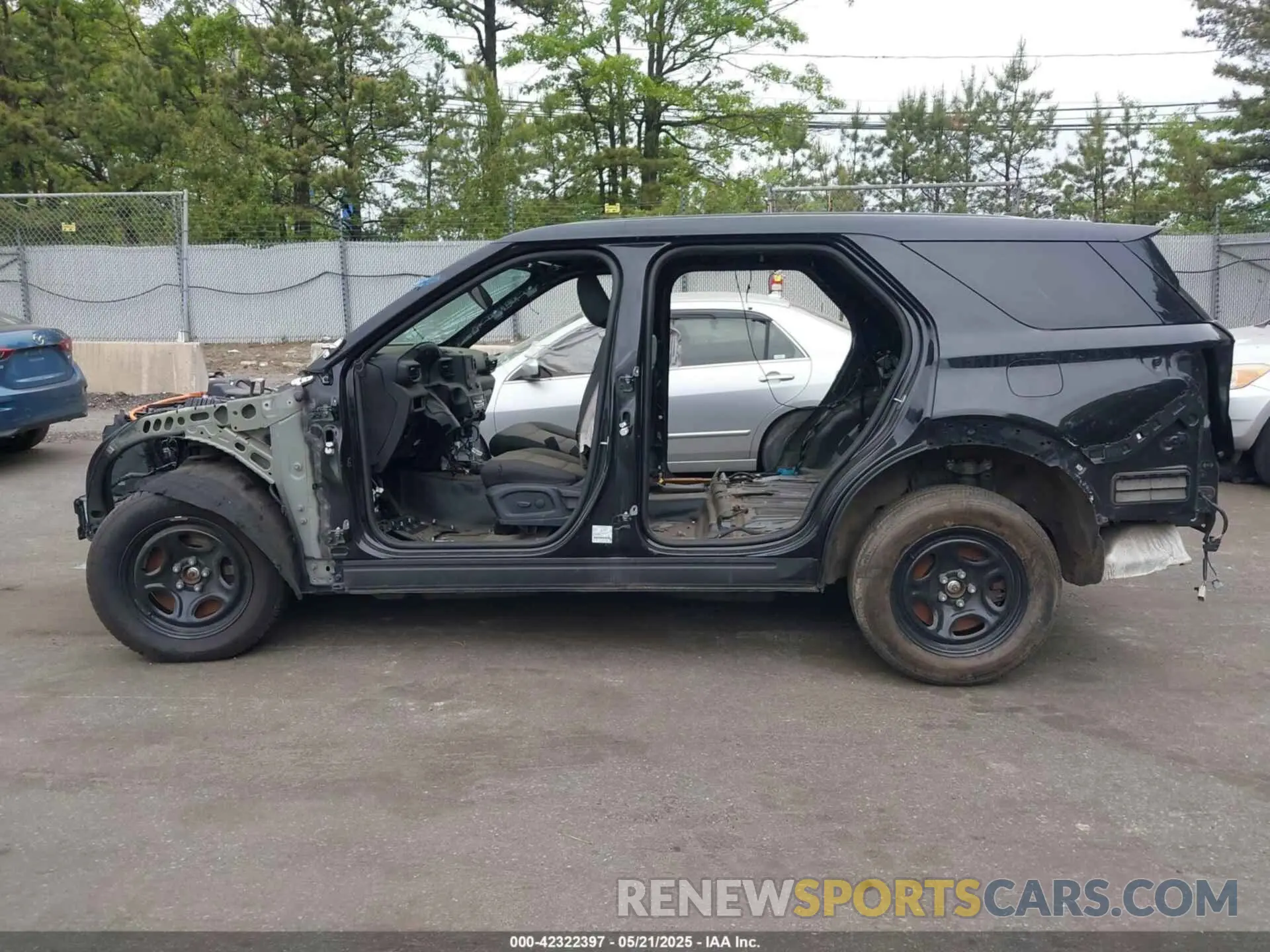 13 Photograph of a damaged car 1FM5K8AW9MNA01153 FORD POLICE INTERCEPTOR 2021