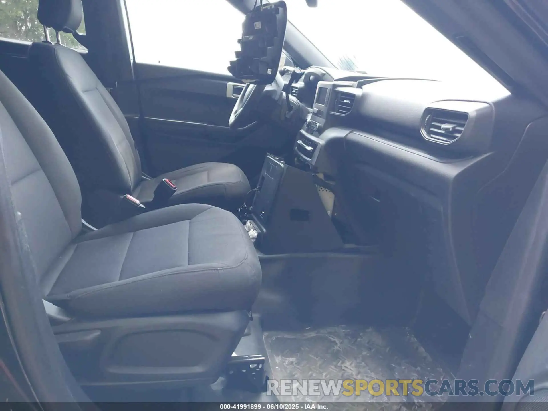 5 Photograph of a damaged car 1FM5K8AB2NGB76864 FORD POLICE INTERCEPTOR 2022