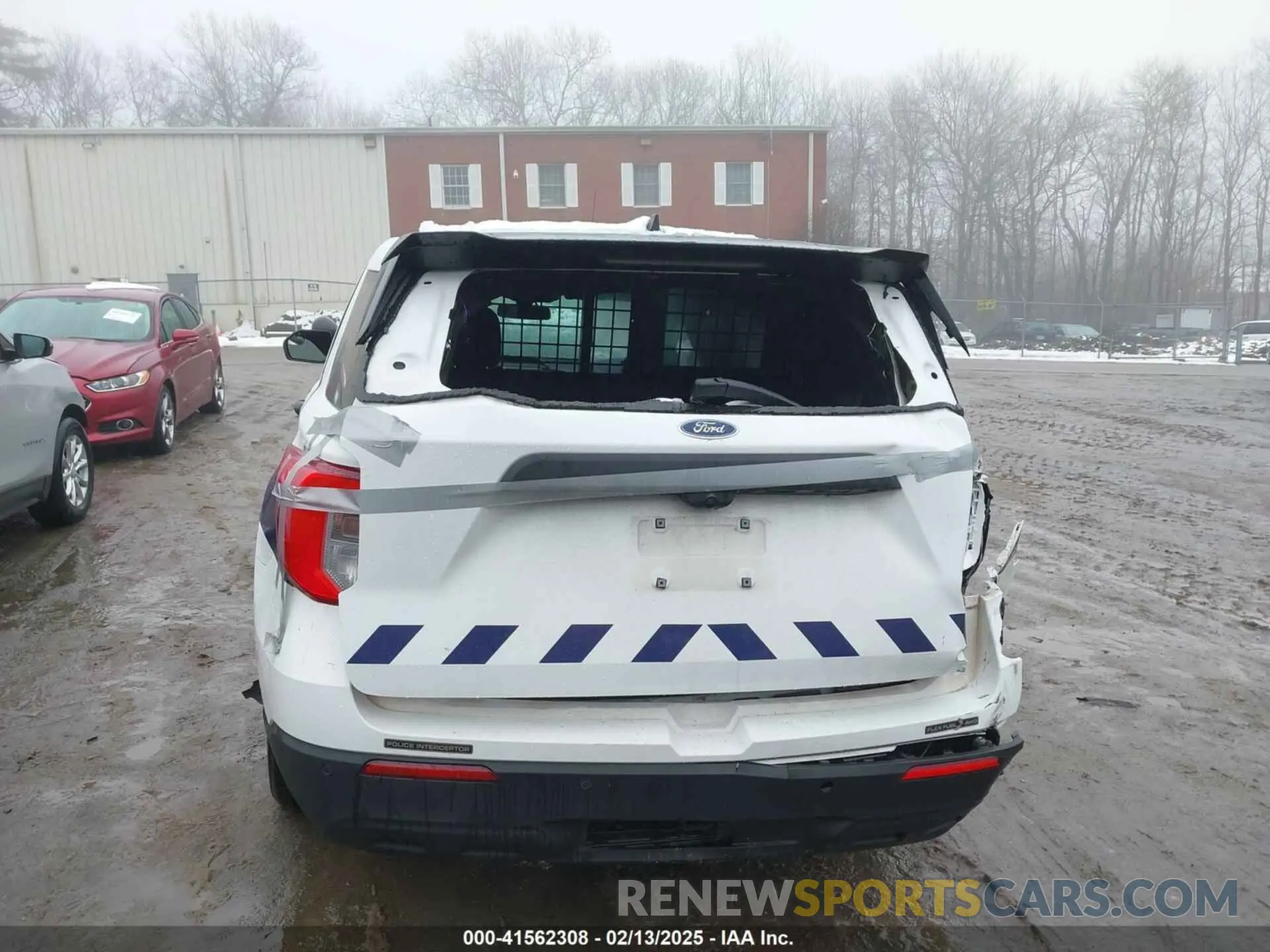 17 Photograph of a damaged car 1FM5K8AB5NGA54483 FORD POLICE INTERCEPTOR 2022