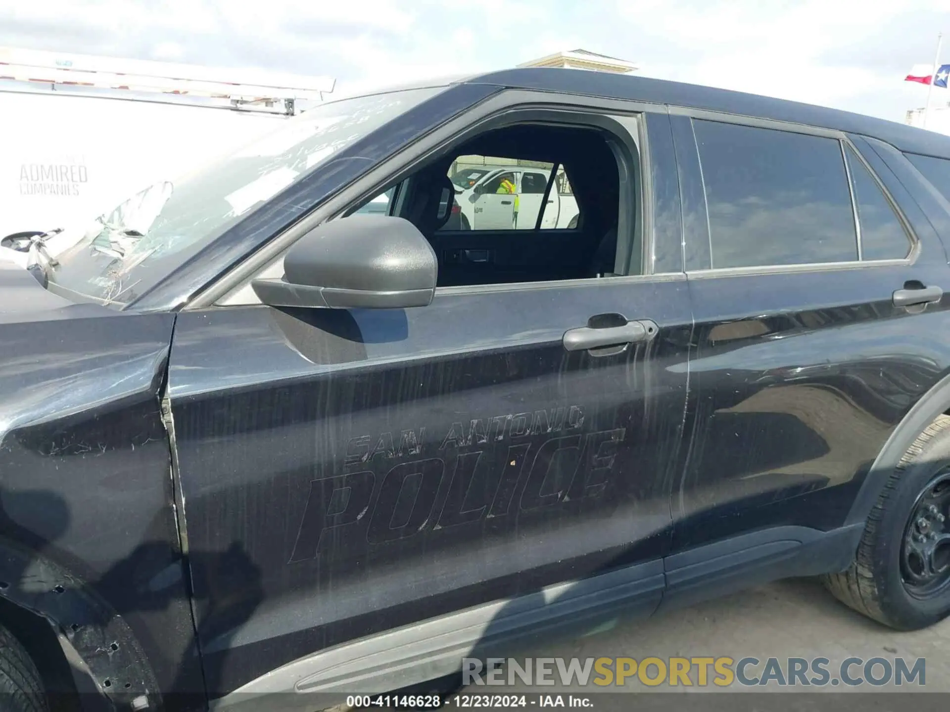13 Photograph of a damaged car 1FM5K8AB5NGC23658 FORD POLICE INTERCEPTOR 2022