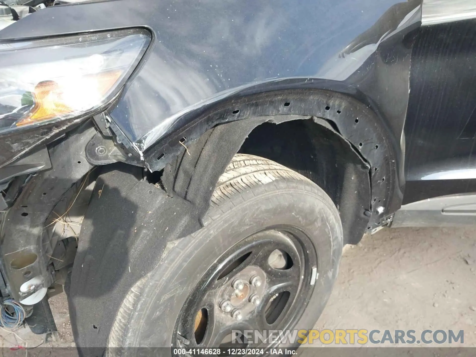 17 Photograph of a damaged car 1FM5K8AB5NGC23658 FORD POLICE INTERCEPTOR 2022
