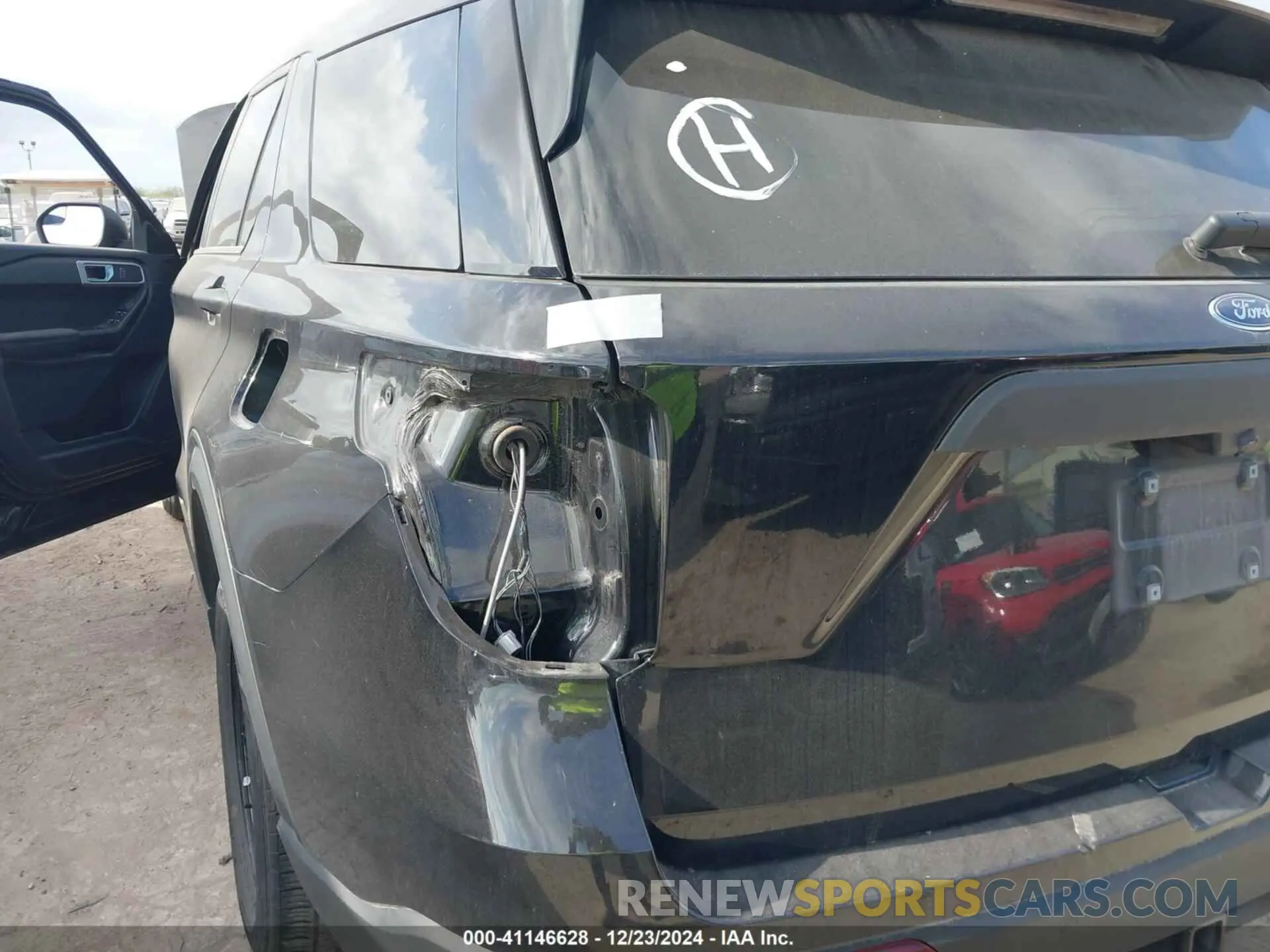 18 Photograph of a damaged car 1FM5K8AB5NGC23658 FORD POLICE INTERCEPTOR 2022