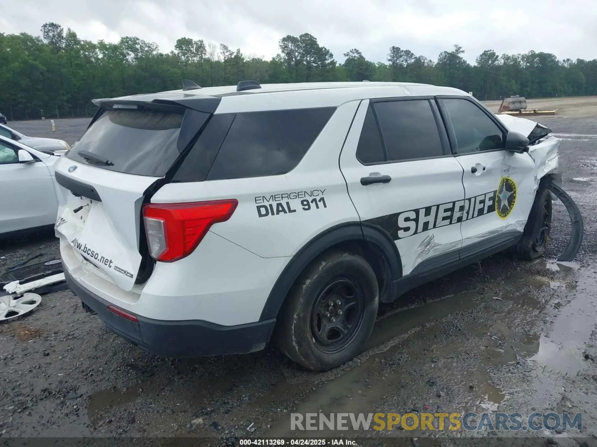 4 Photograph of a damaged car 1FM5K8AB6NGA40303 FORD POLICE INTERCEPTOR 2022