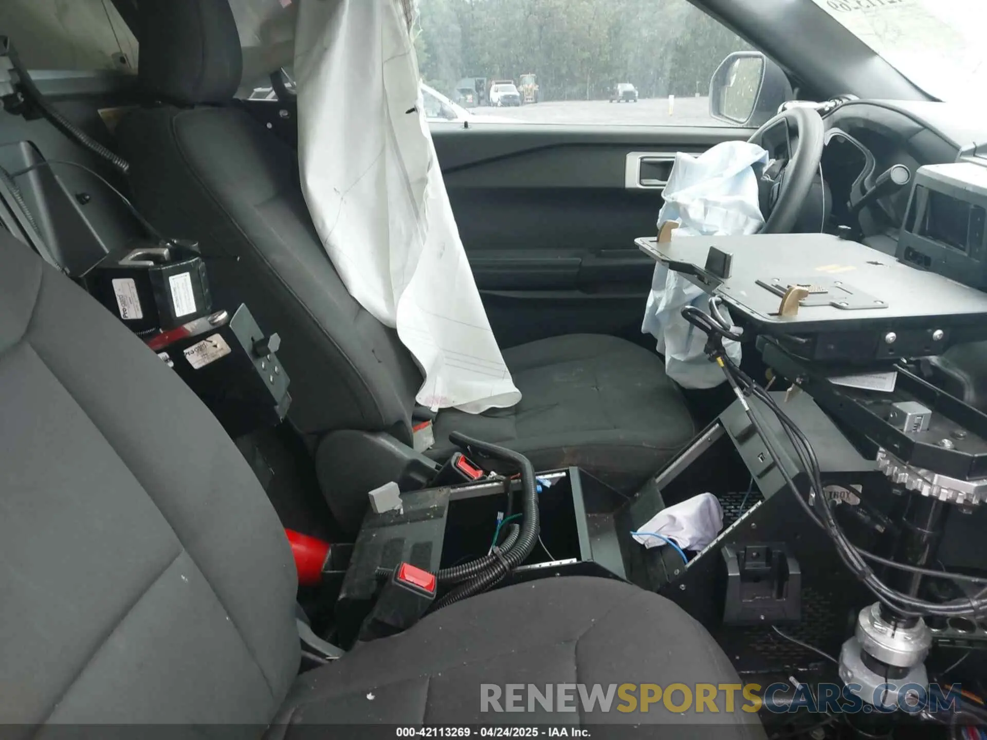 5 Photograph of a damaged car 1FM5K8AB6NGA40303 FORD POLICE INTERCEPTOR 2022