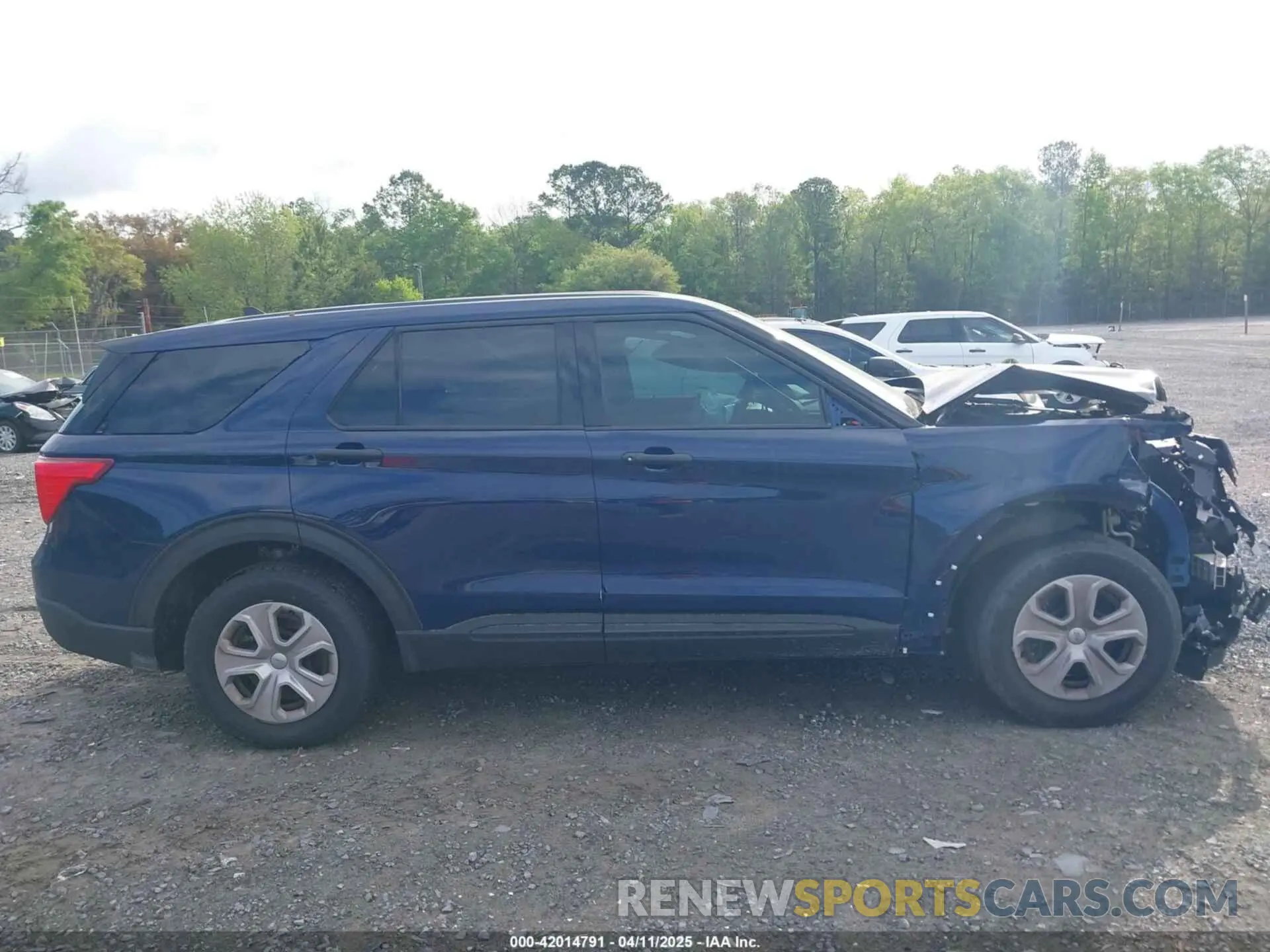 13 Photograph of a damaged car 1FM5K8AB7NGA01803 FORD POLICE INTERCEPTOR 2022