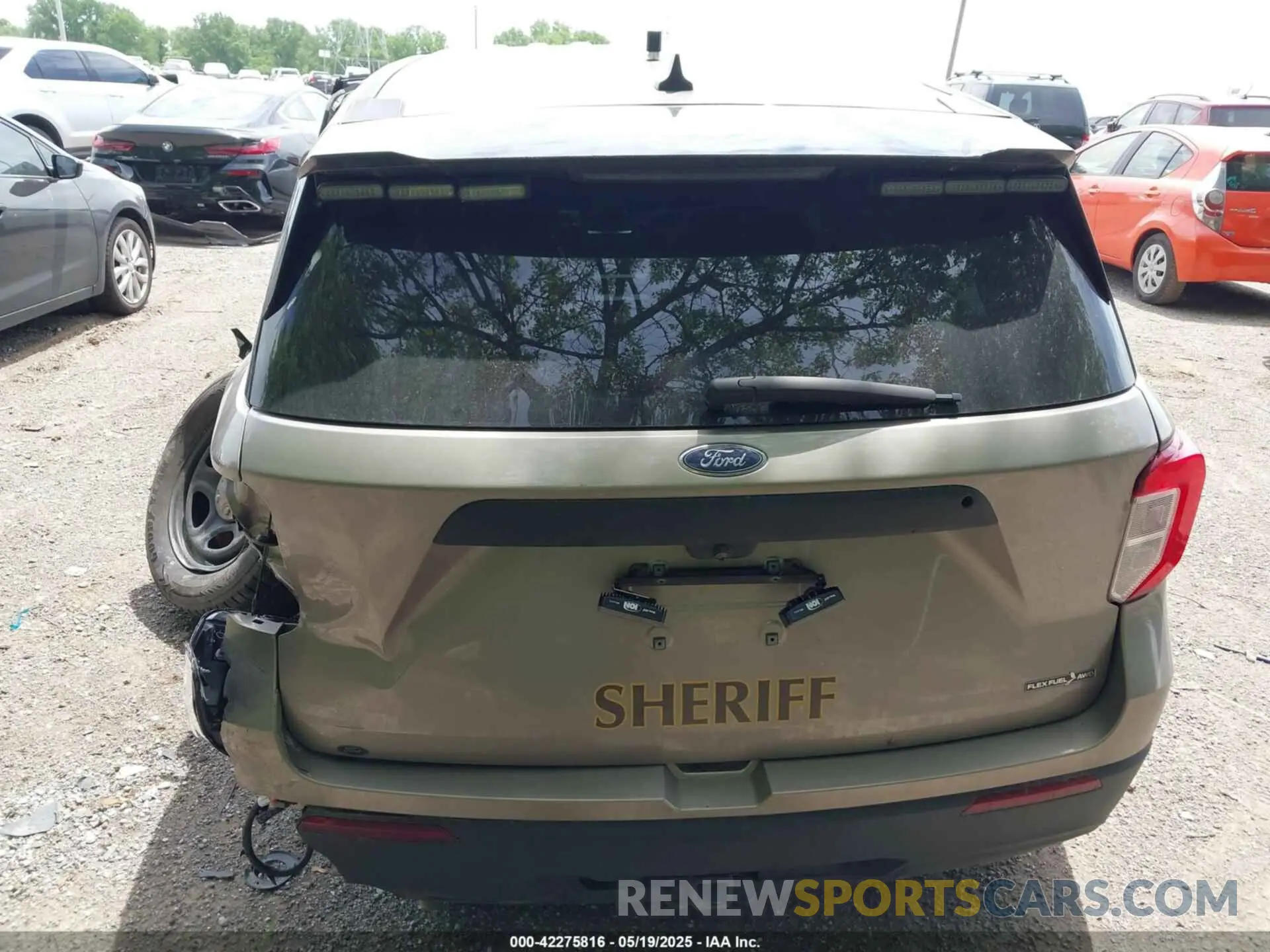 19 Photograph of a damaged car 1FM5K8AB7NGB33346 FORD POLICE INTERCEPTOR 2022