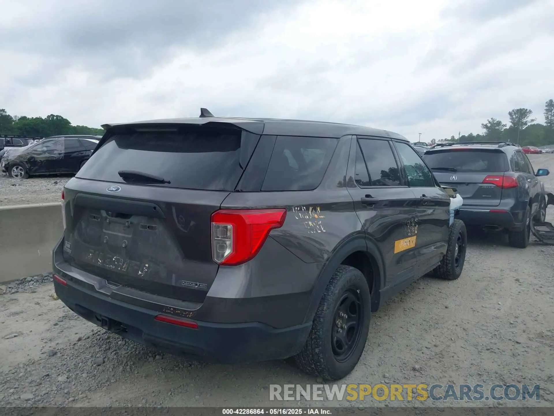 13 Photograph of a damaged car 1FM5K8AB8NGB18547 FORD POLICE INTERCEPTOR 2022