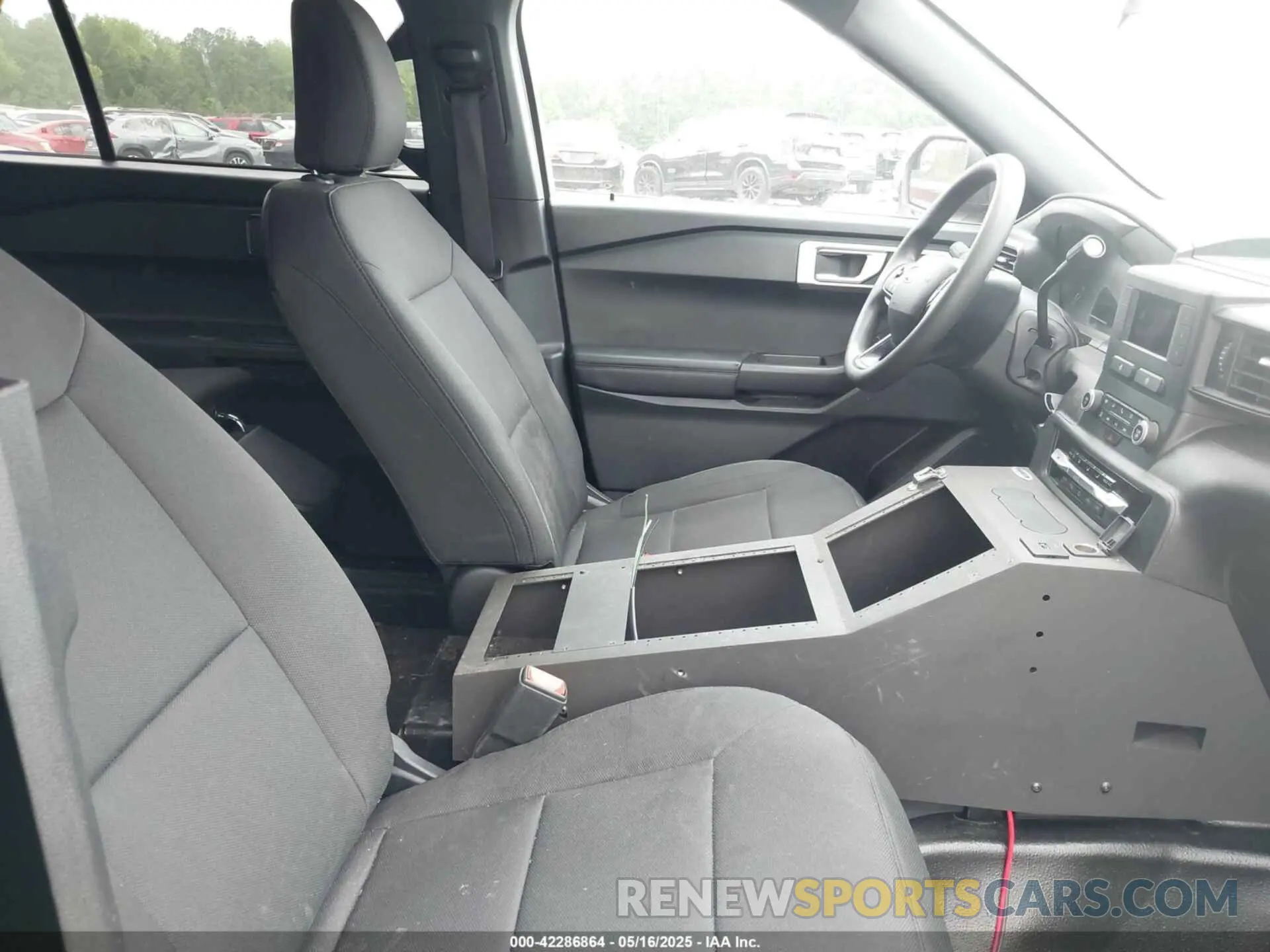 5 Photograph of a damaged car 1FM5K8AB8NGB18547 FORD POLICE INTERCEPTOR 2022