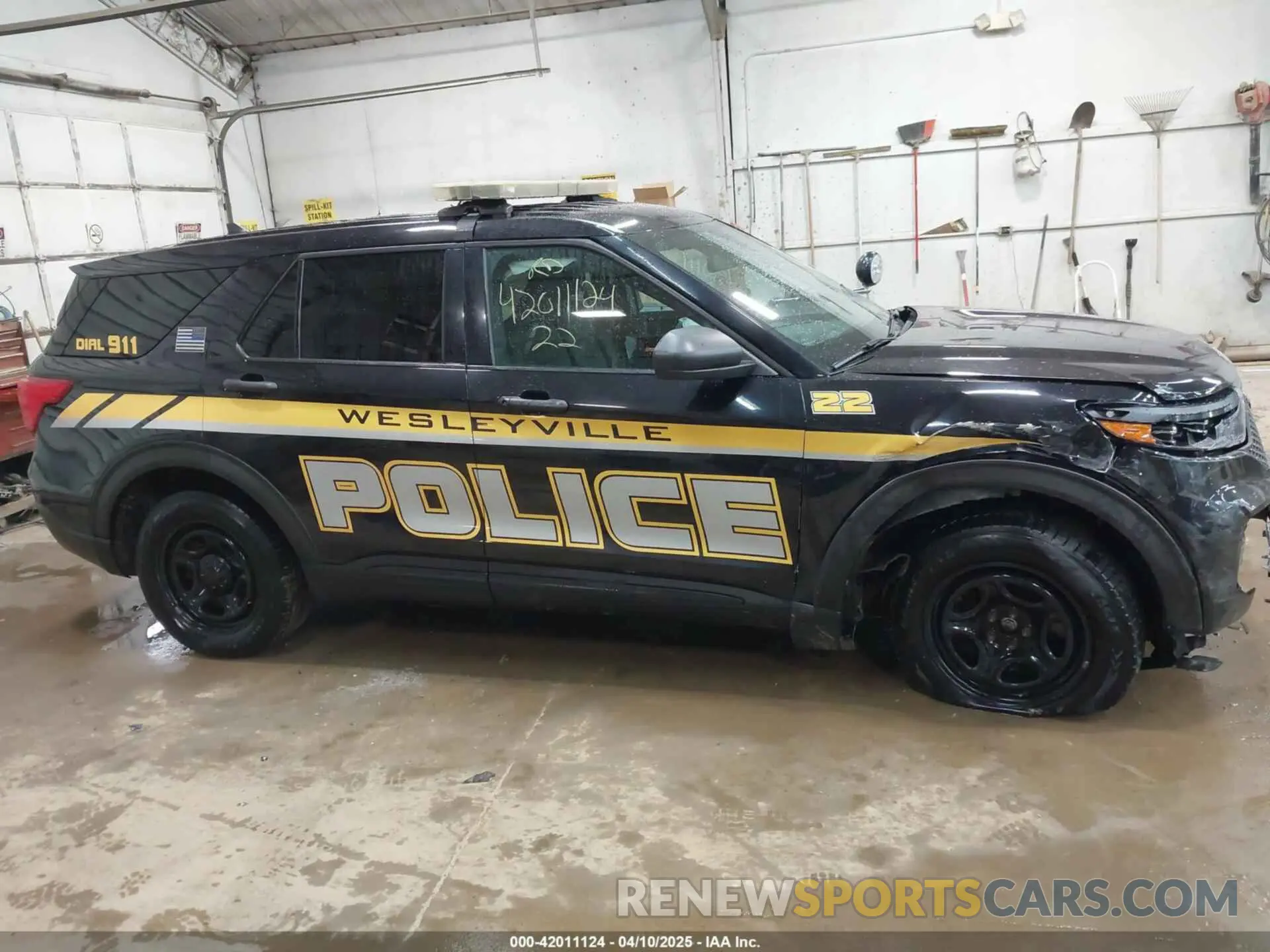 13 Photograph of a damaged car 1FM5K8AB9NGA00278 FORD POLICE INTERCEPTOR 2022