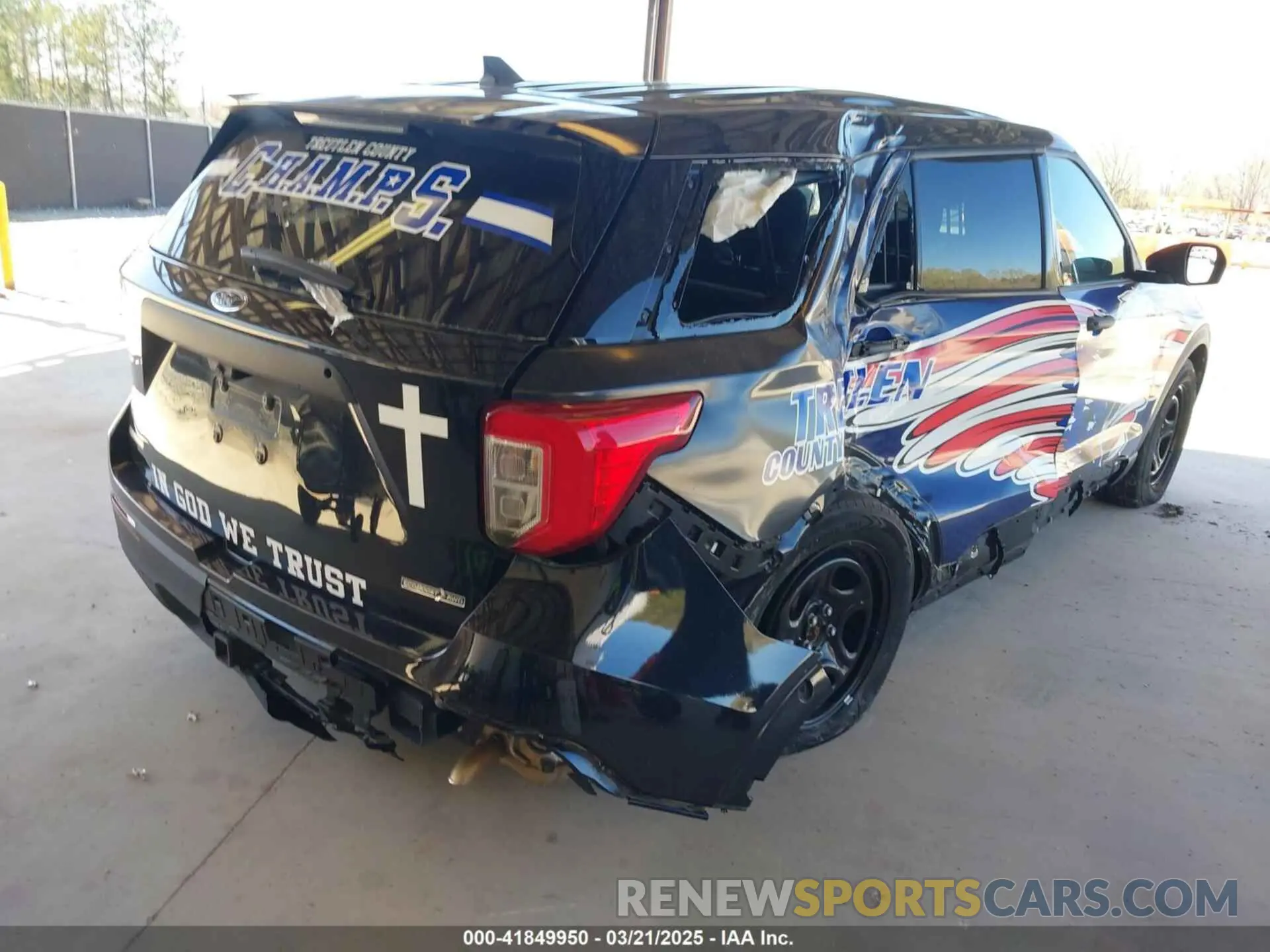 4 Photograph of a damaged car 1FM5K8AC1NGB17619 FORD POLICE INTERCEPTOR 2022