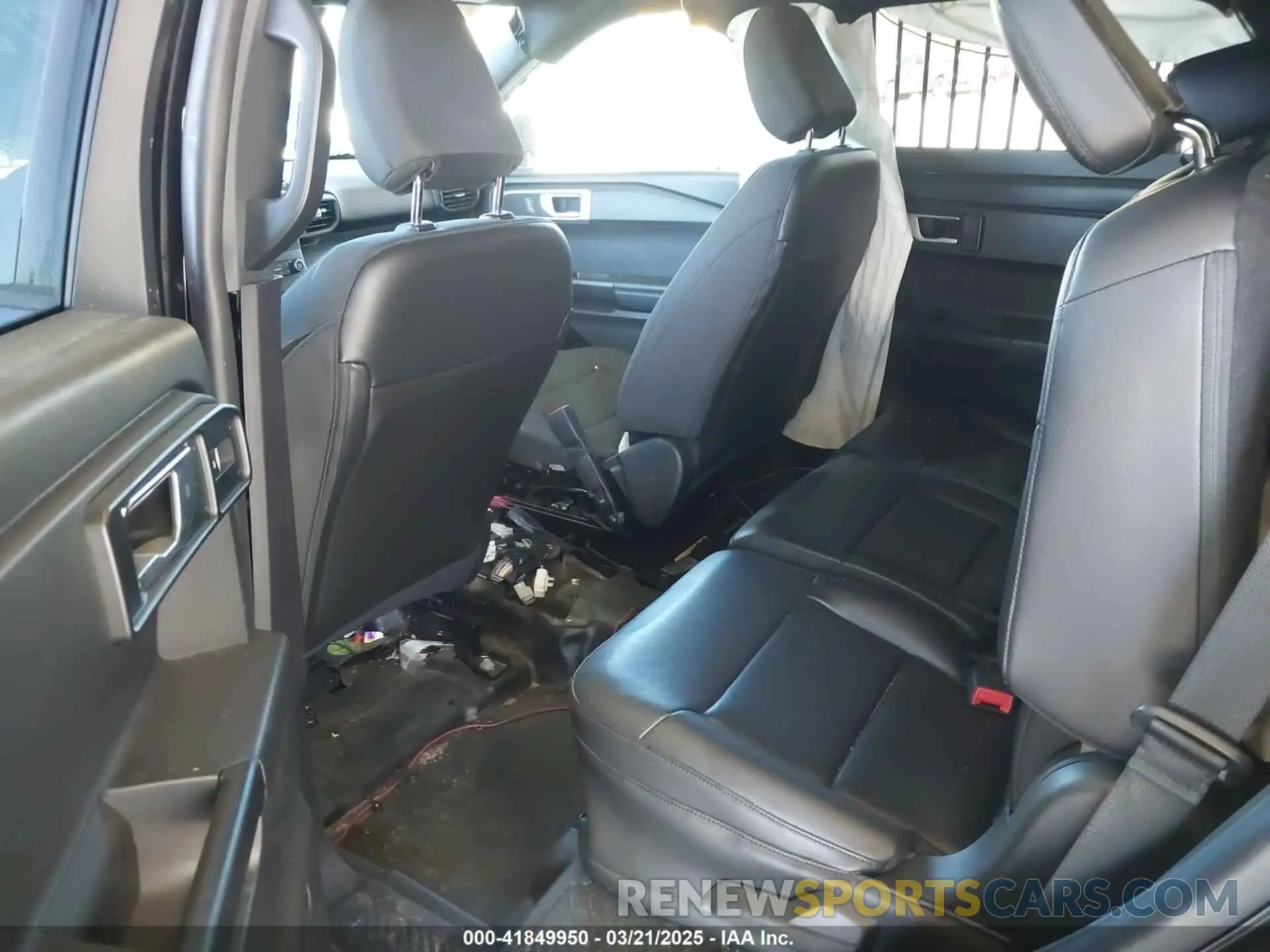 8 Photograph of a damaged car 1FM5K8AC1NGB17619 FORD POLICE INTERCEPTOR 2022