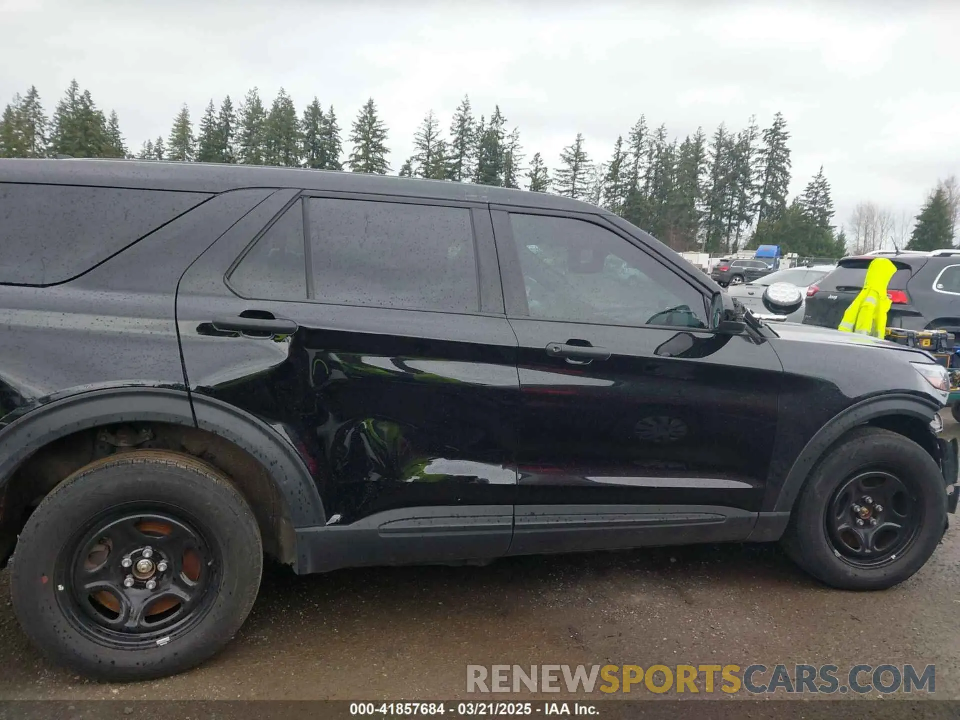 13 Photograph of a damaged car 1FM5K8AW2NNA08981 FORD POLICE INTERCEPTOR 2022